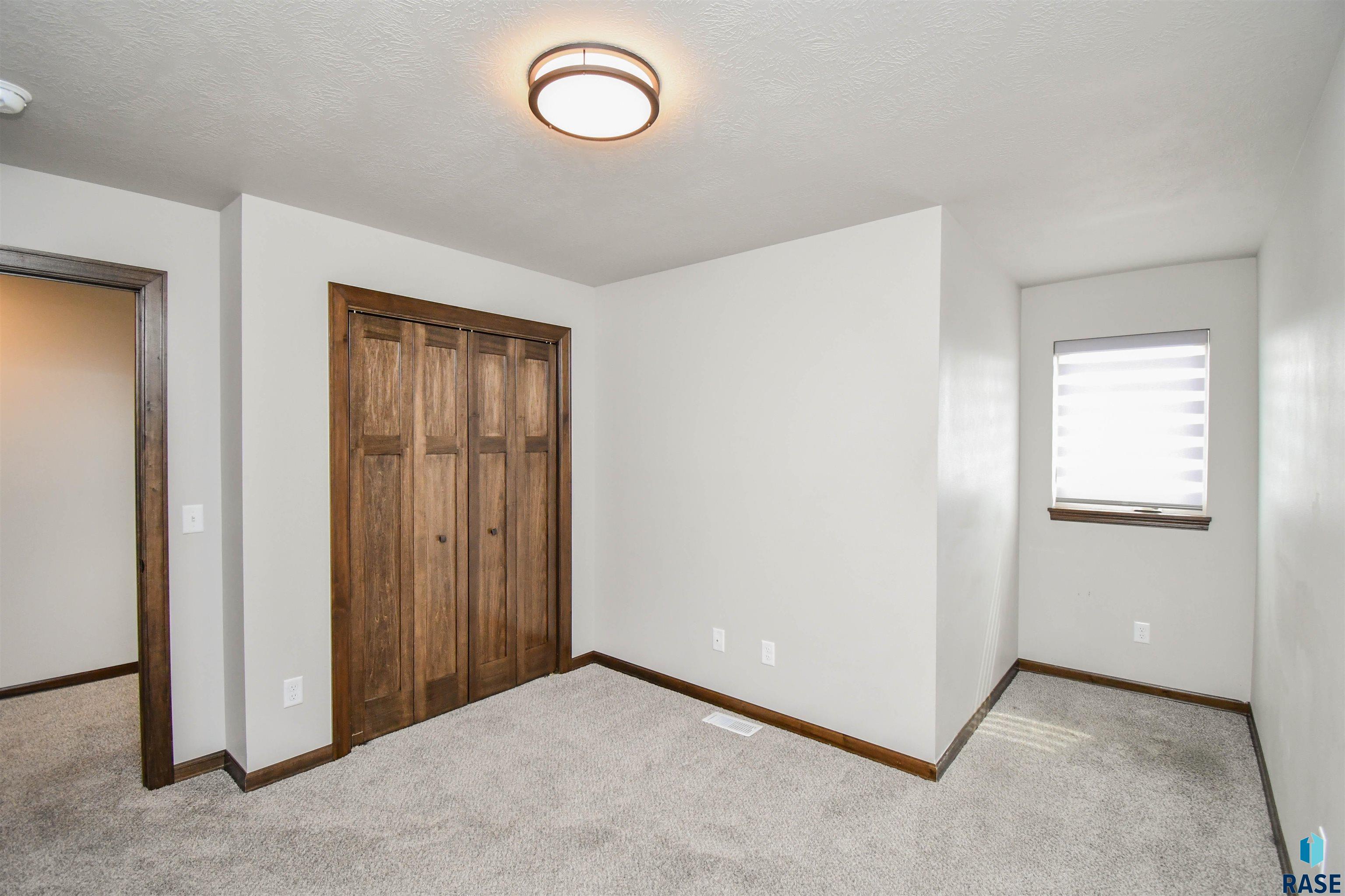 2568 E Meadowside Pl Place, Sioux Falls, New Jersey image 29