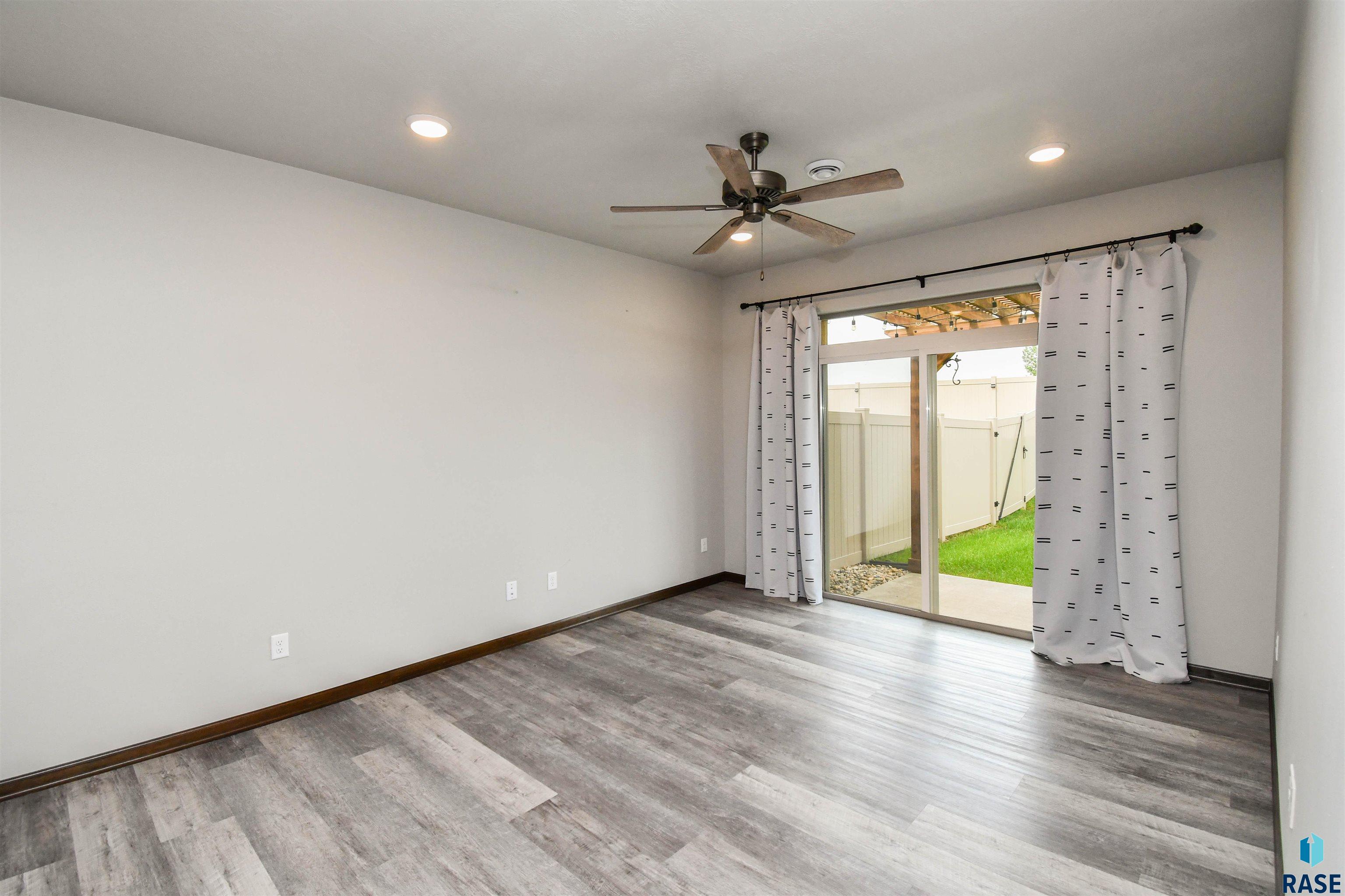 2568 E Meadowside Pl Place, Sioux Falls, New Jersey image 14