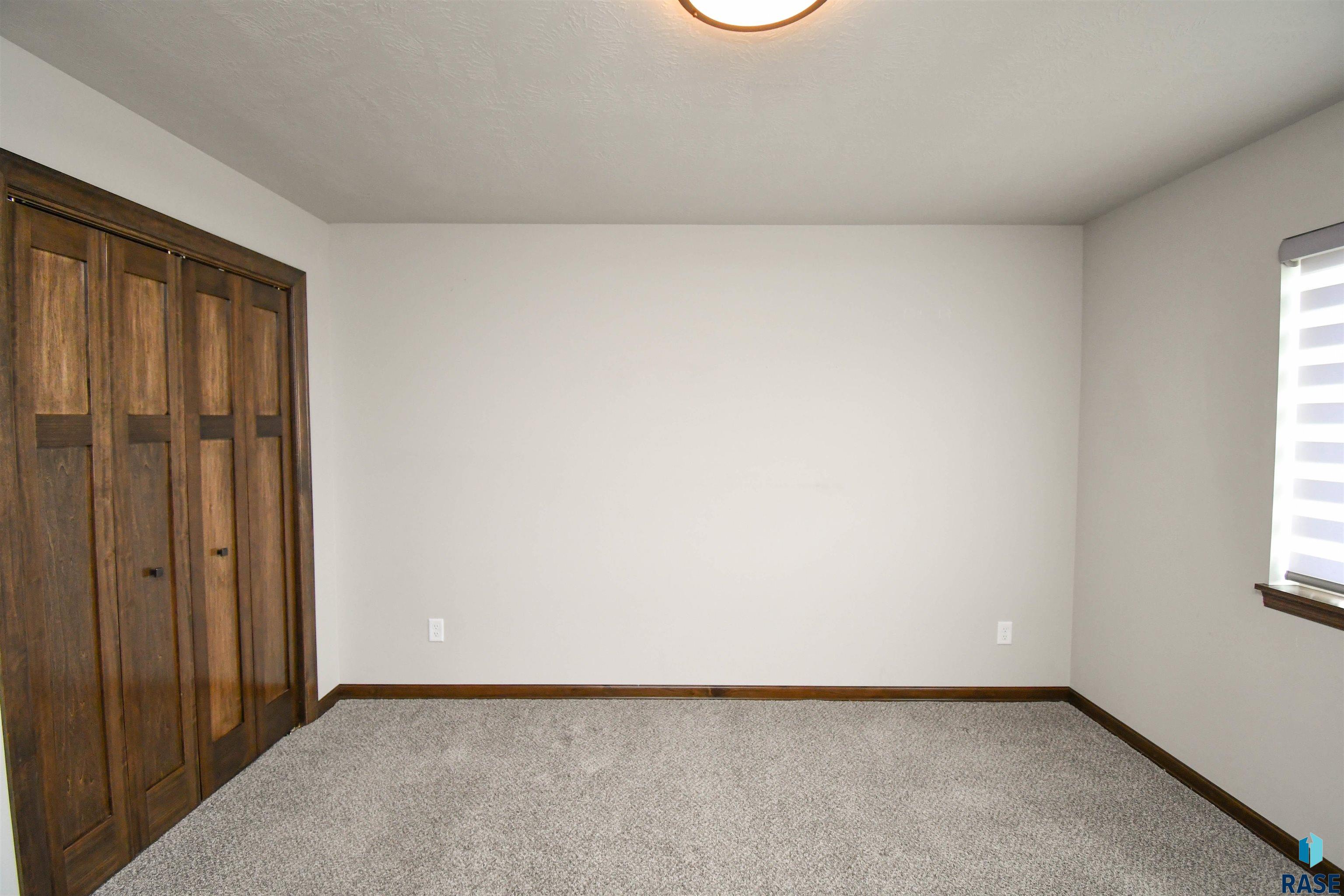 2568 E Meadowside Pl Place, Sioux Falls, New Jersey image 33