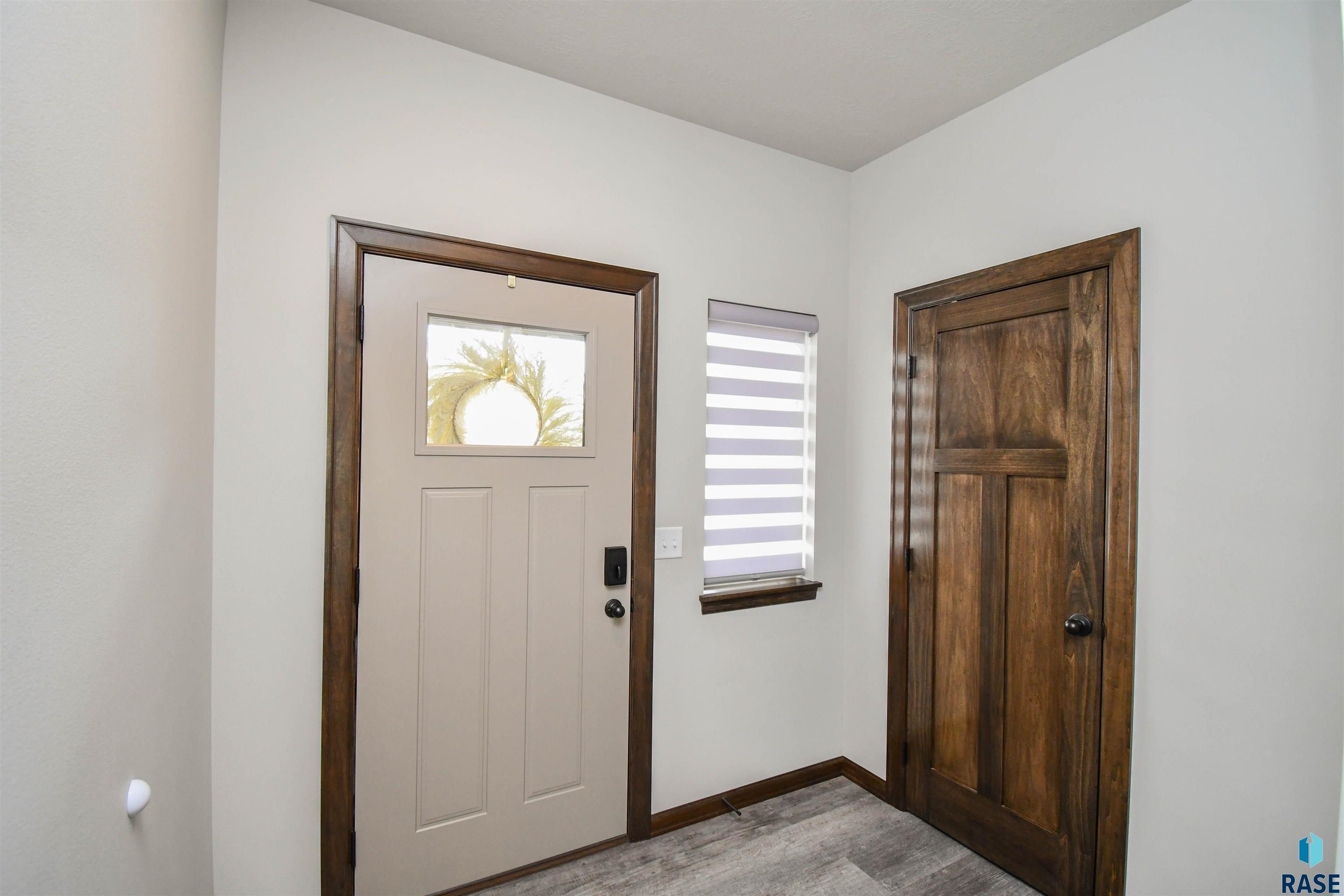 2568 E Meadowside Pl Place, Sioux Falls, New Jersey image 4