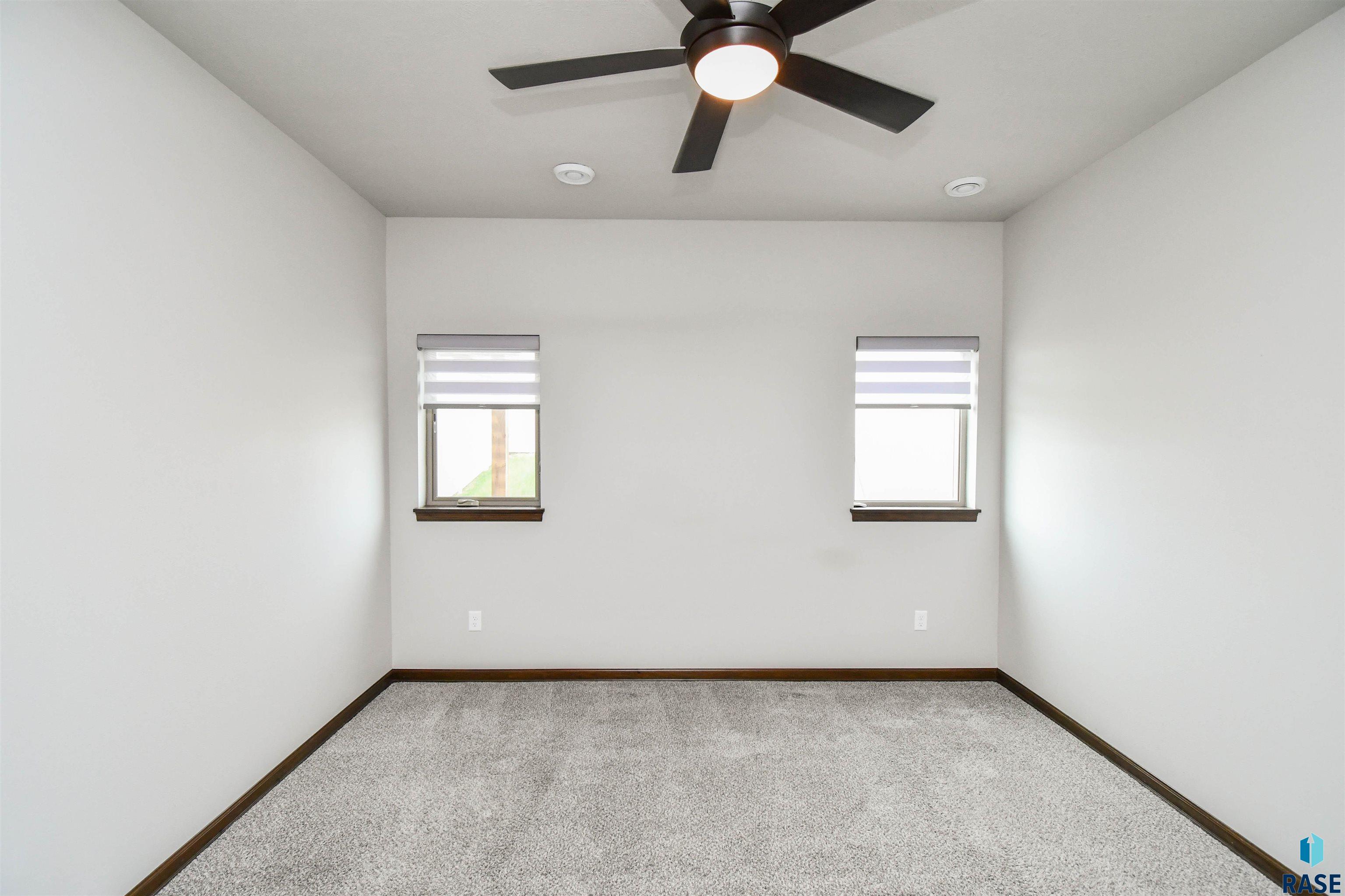 2568 E Meadowside Pl Place, Sioux Falls, New Jersey image 19