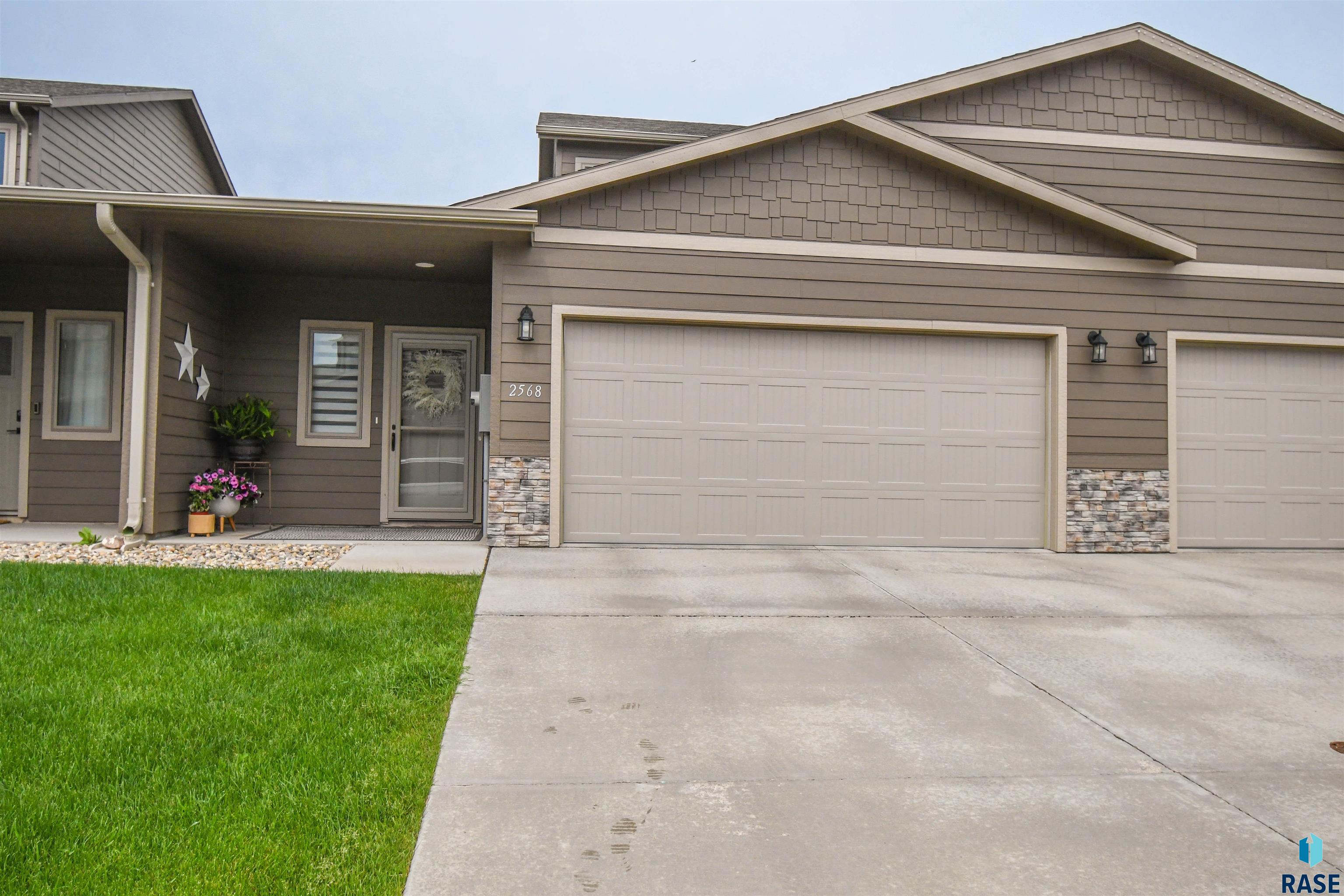 2568 E Meadowside Pl Place, Sioux Falls, New Jersey image 2