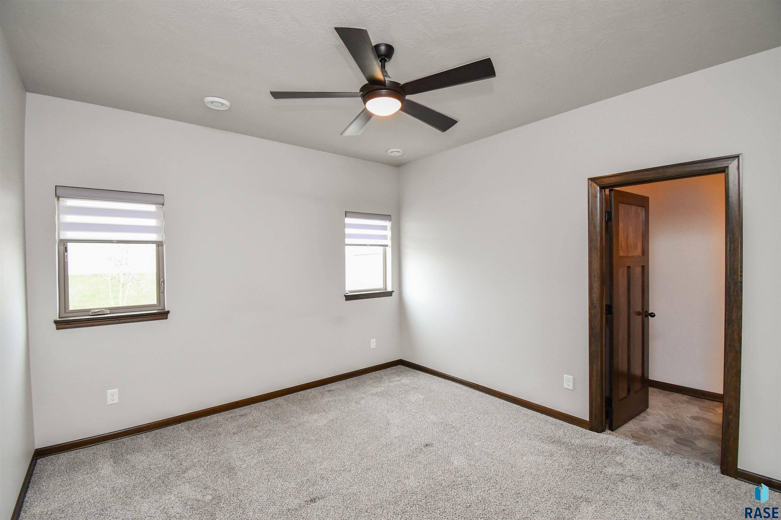 2568 E Meadowside Pl Place, Sioux Falls, New Jersey image 18