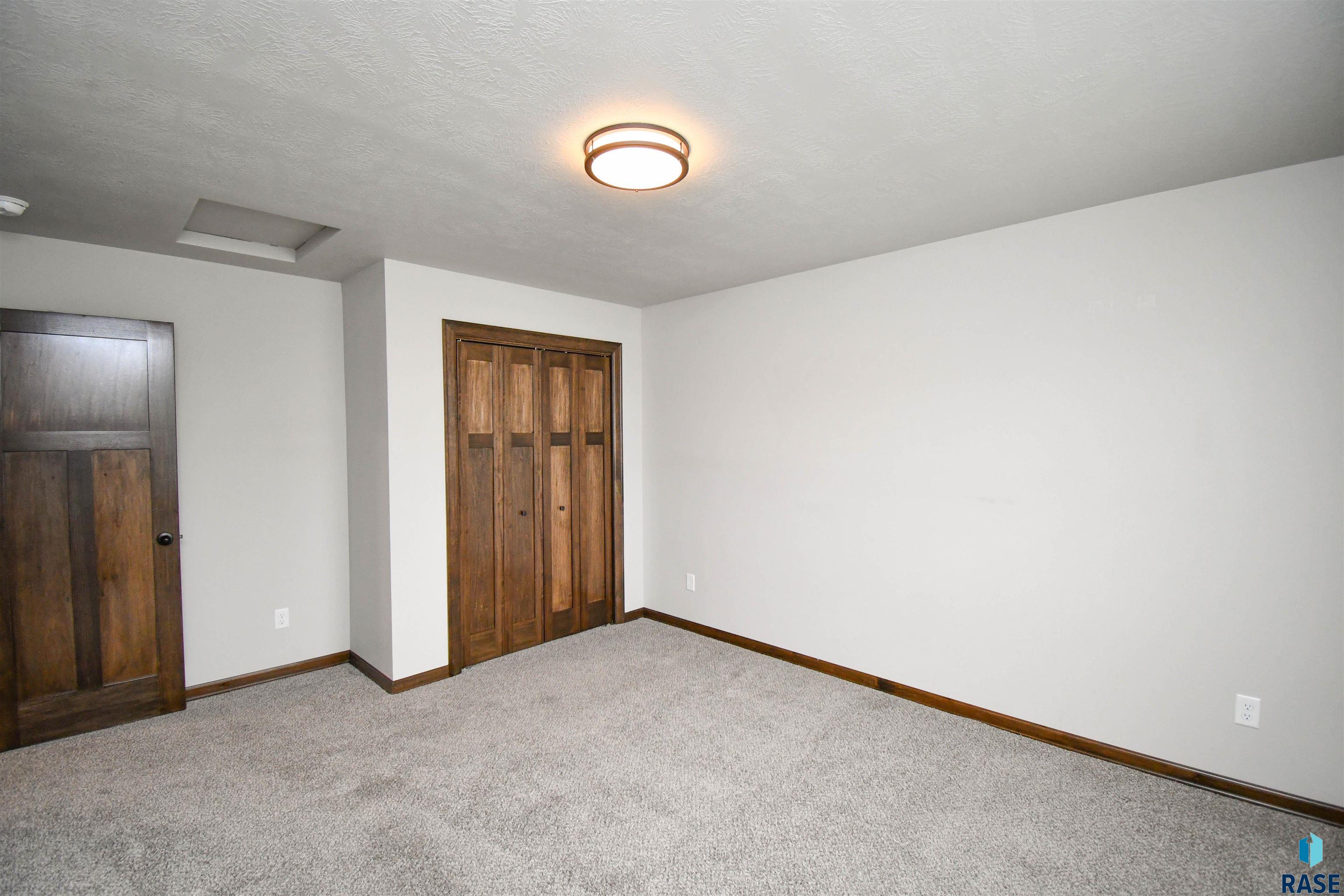 2568 E Meadowside Pl Place, Sioux Falls, New Jersey image 35