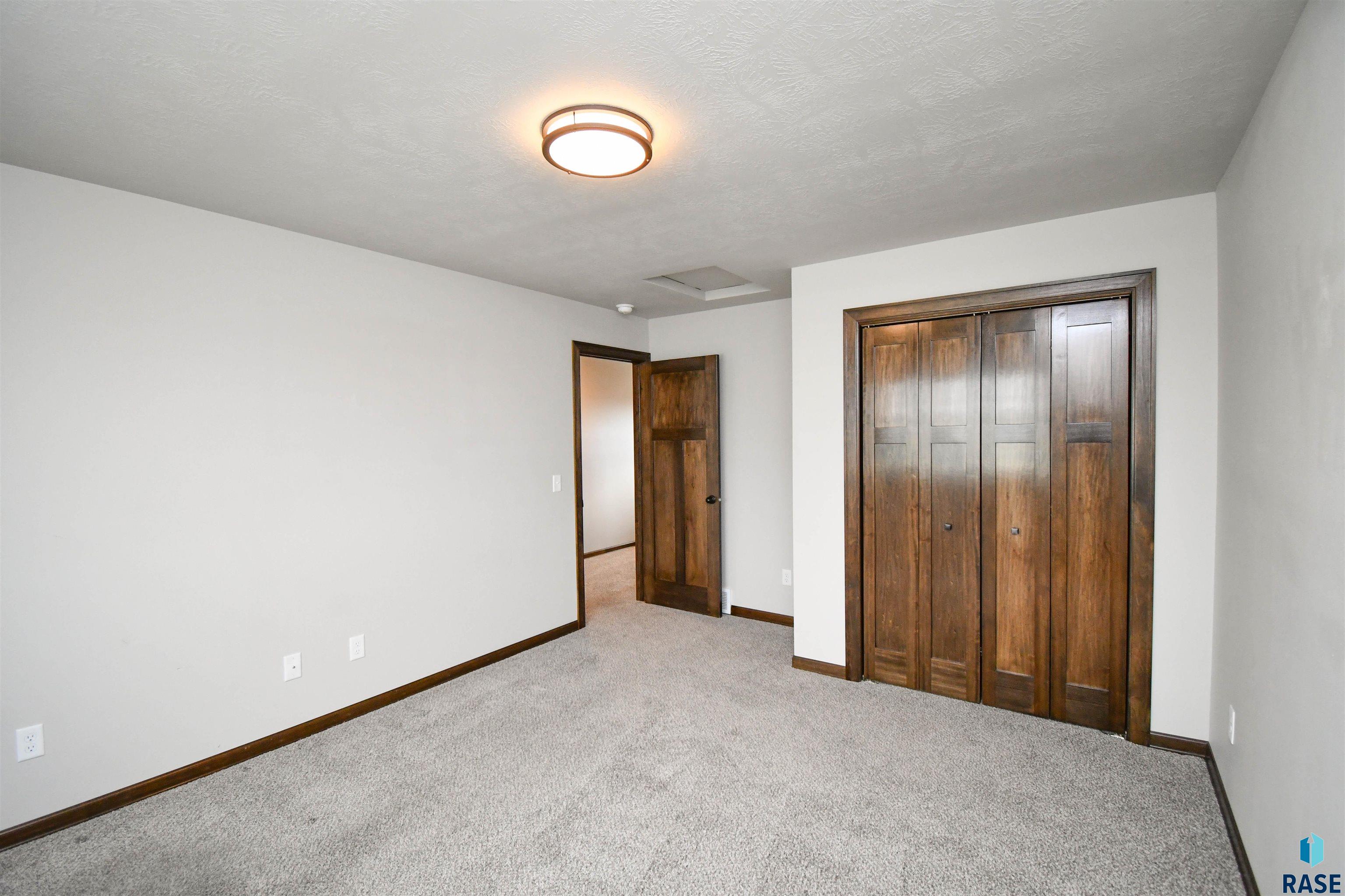 2568 E Meadowside Pl Place, Sioux Falls, New Jersey image 36