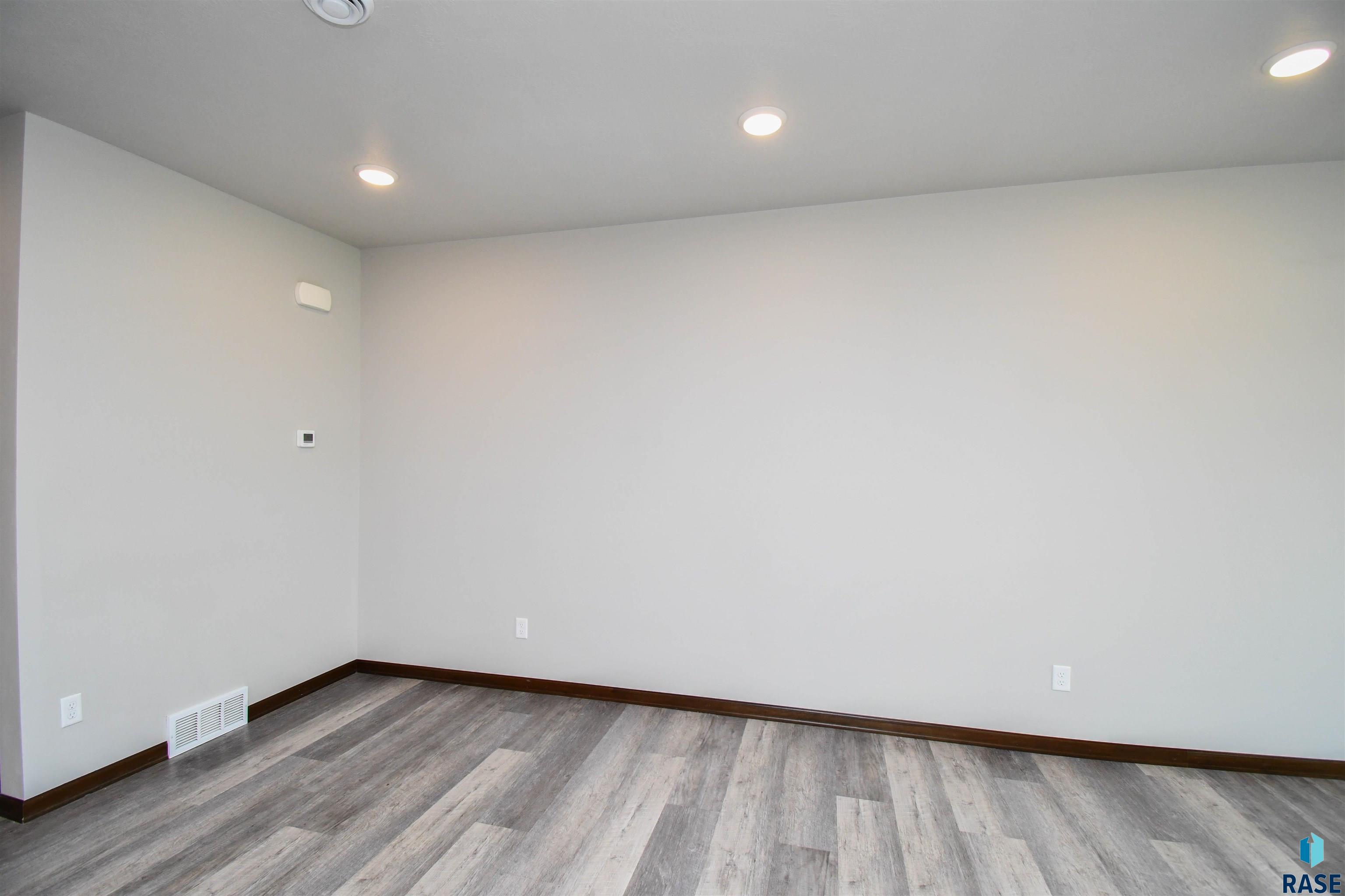 2568 E Meadowside Pl Place, Sioux Falls, New Jersey image 15