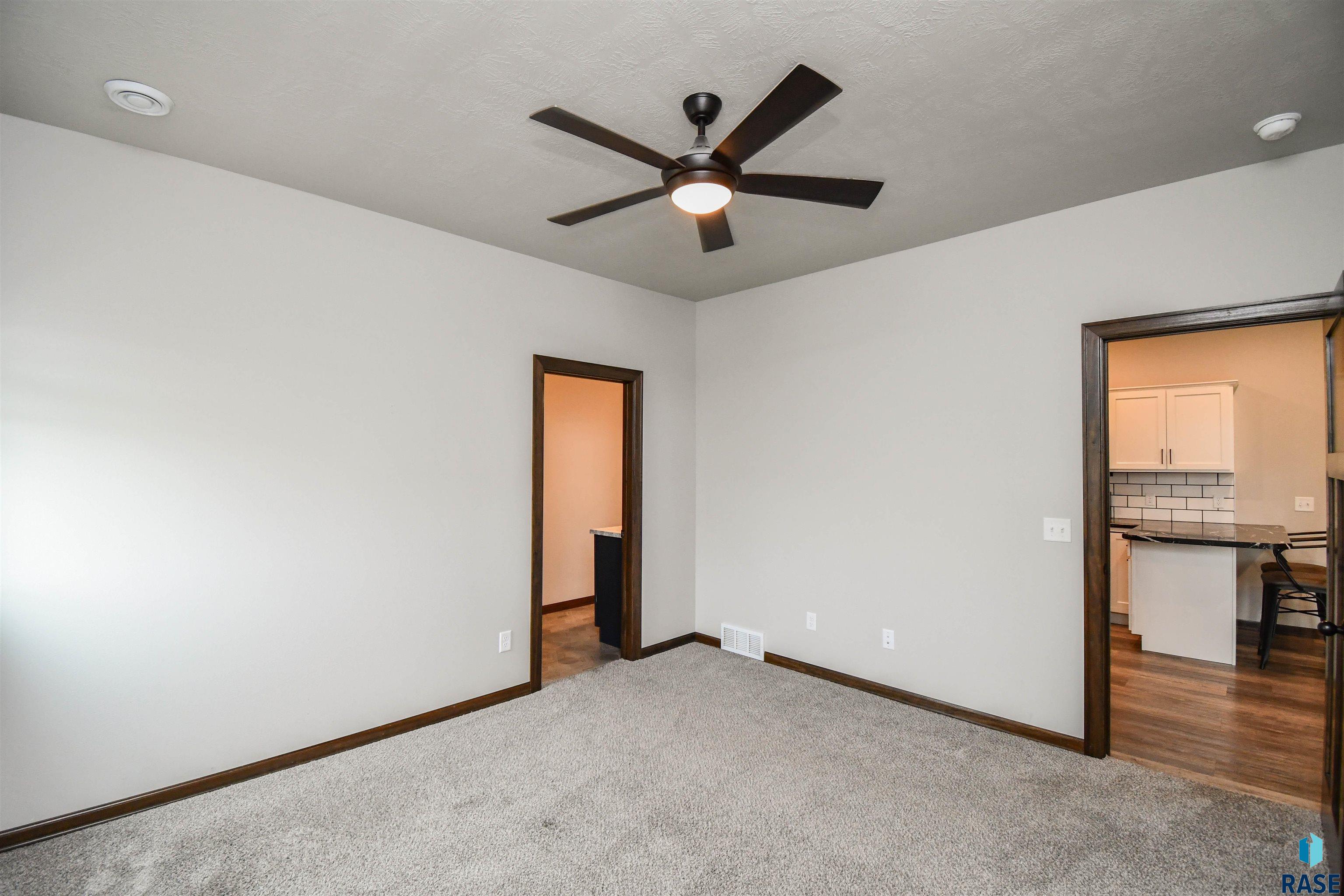2568 E Meadowside Pl Place, Sioux Falls, New Jersey image 21