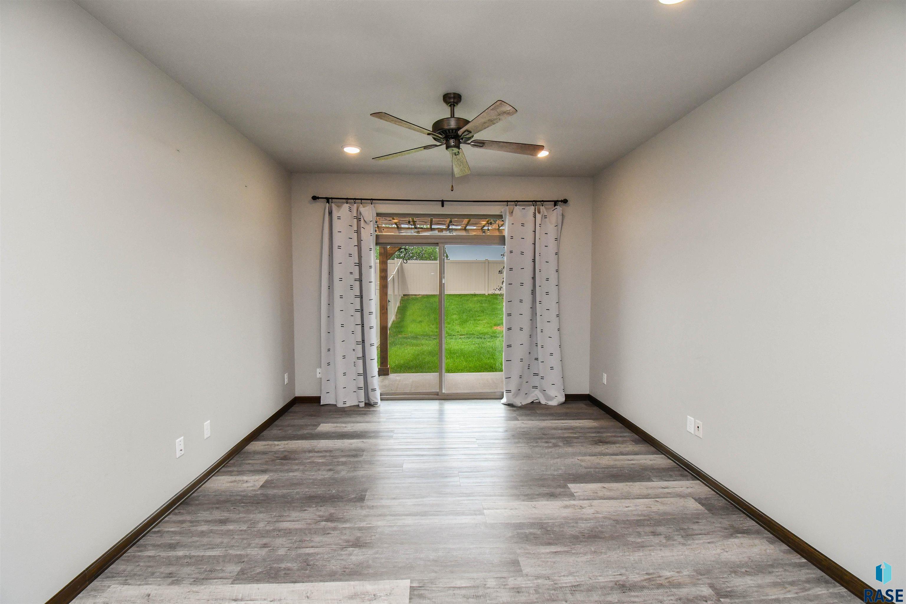 2568 E Meadowside Pl Place, Sioux Falls, New Jersey image 13