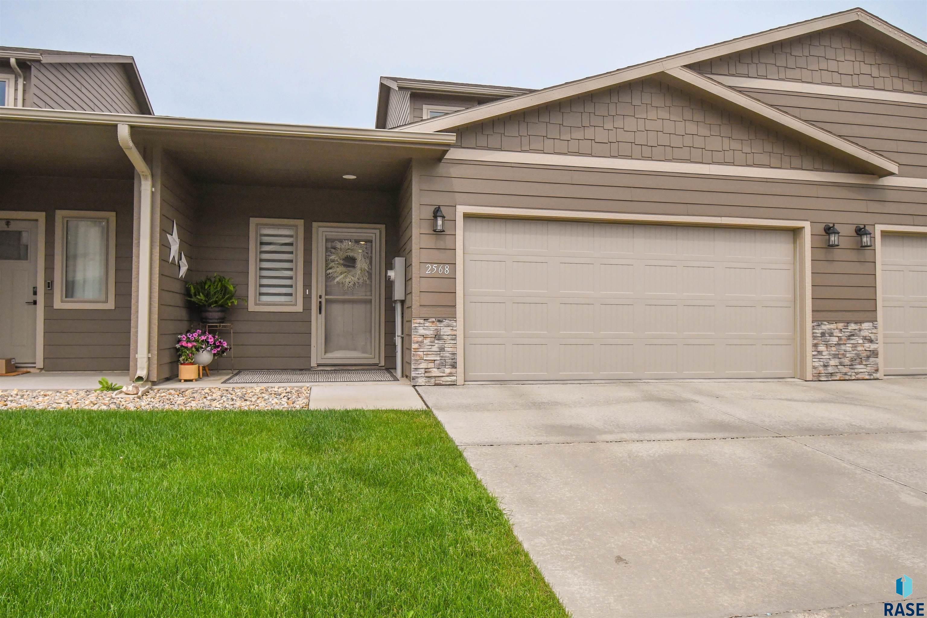 2568 E Meadowside Pl Place, Sioux Falls, New Jersey image 1