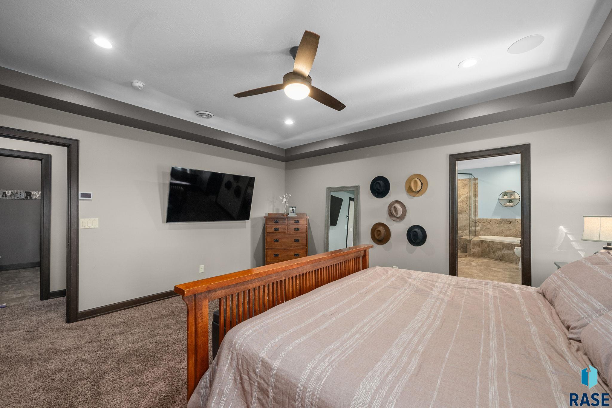 Sioux Falls, South Dakota 57106, United States, 7 Bedrooms Bedrooms, ,4 BathroomsBathrooms,Residential,Active,135698