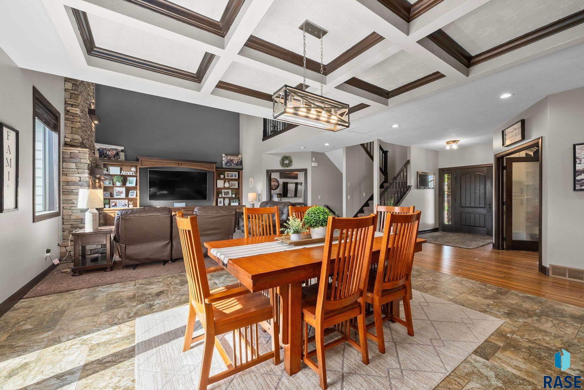 Sioux Falls, South Dakota 57106, United States, 7 Bedrooms Bedrooms, ,4 BathroomsBathrooms,Residential,Active,135698