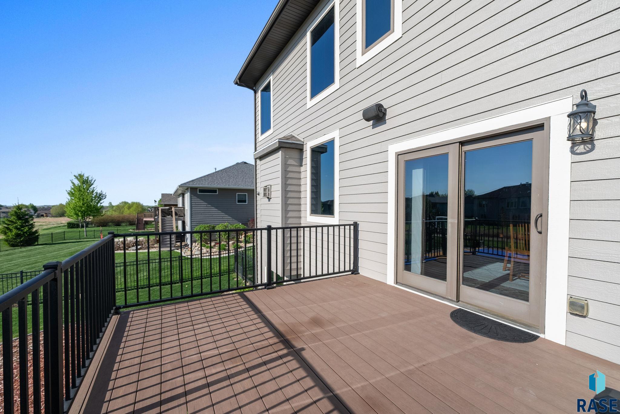 Sioux Falls, South Dakota 57106, United States, 7 Bedrooms Bedrooms, ,4 BathroomsBathrooms,Residential,Active,135698