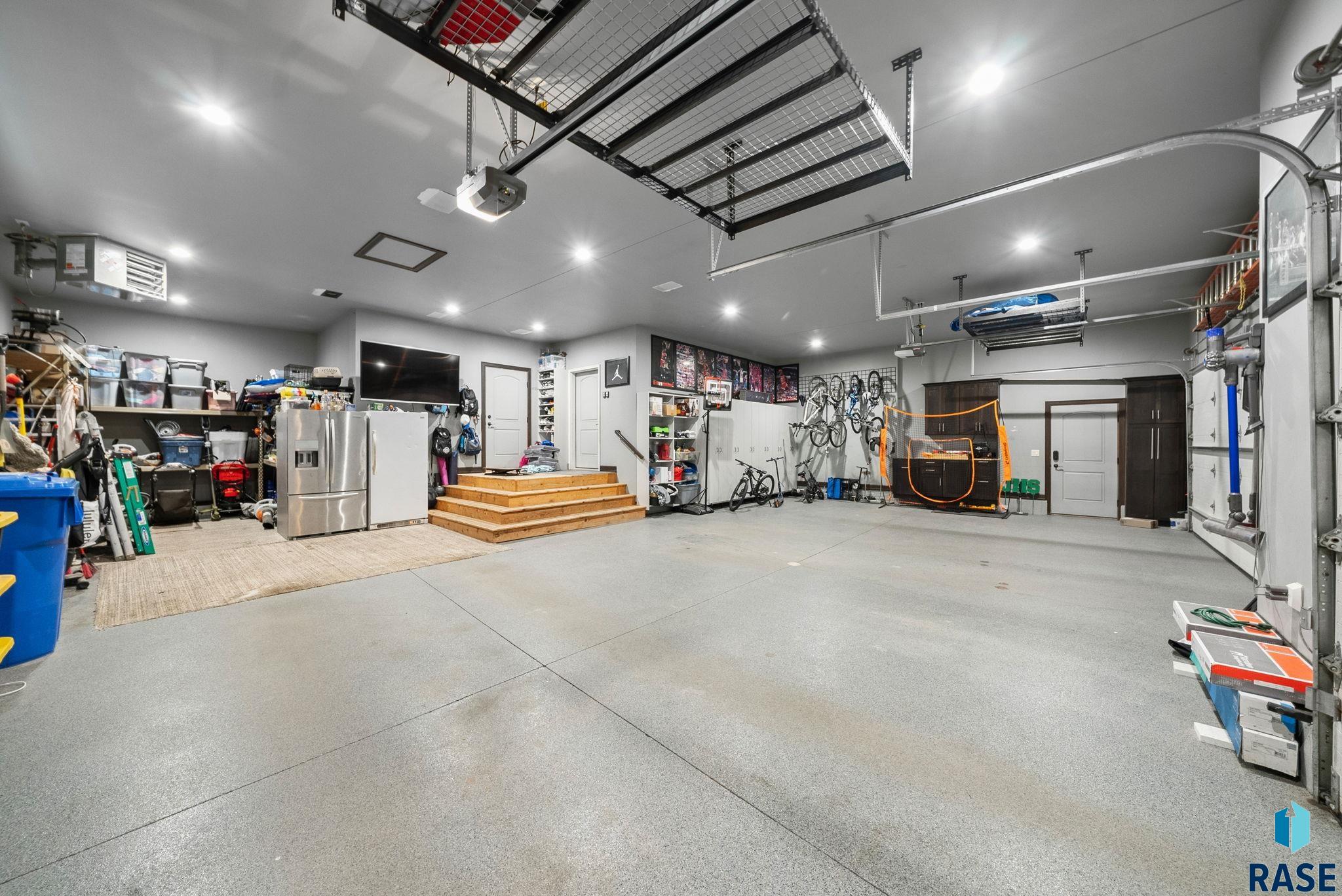 Sioux Falls, South Dakota 57106, United States, 7 Bedrooms Bedrooms, ,4 BathroomsBathrooms,Residential,Active,135698