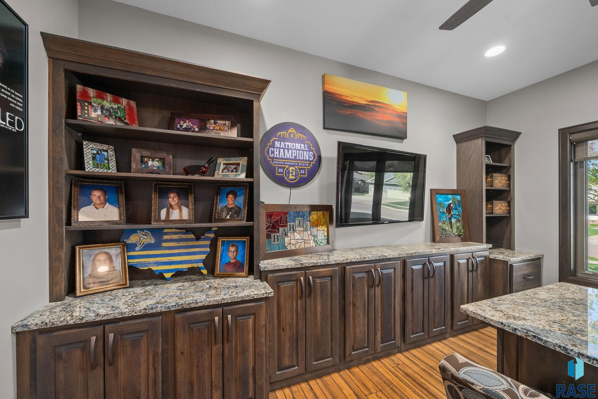 Sioux Falls, South Dakota 57106, United States, 7 Bedrooms Bedrooms, ,4 BathroomsBathrooms,Residential,Active,135698