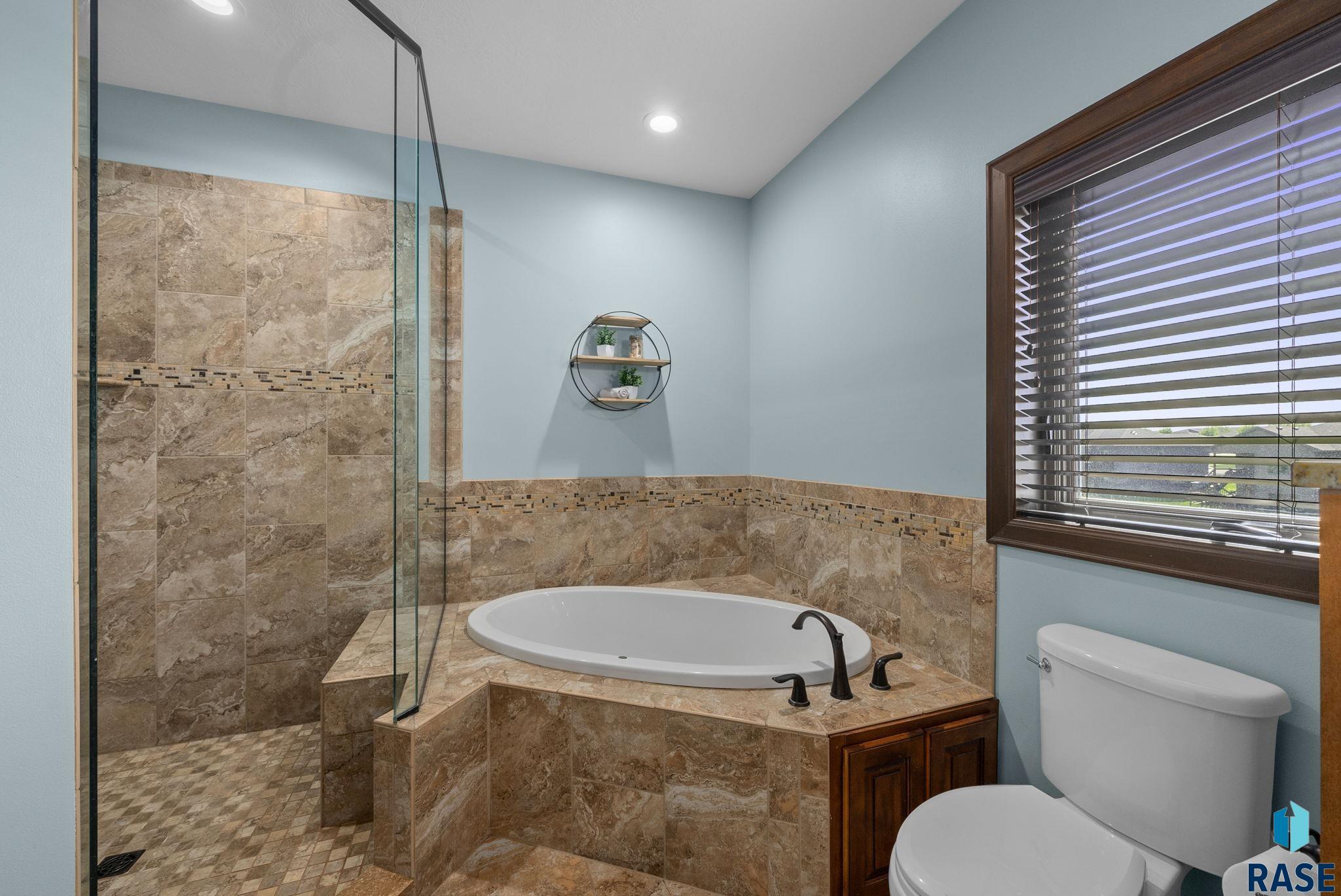 Sioux Falls, South Dakota 57106, United States, 7 Bedrooms Bedrooms, ,4 BathroomsBathrooms,Residential,Active,135698