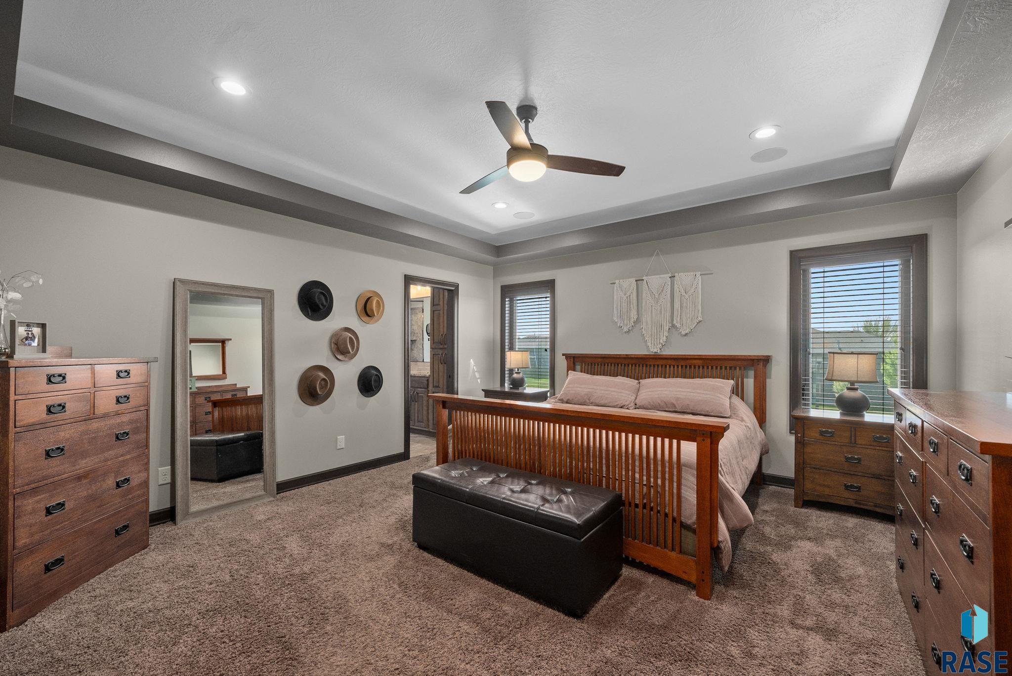 Sioux Falls, South Dakota 57106, United States, 7 Bedrooms Bedrooms, ,4 BathroomsBathrooms,Residential,Active,135698