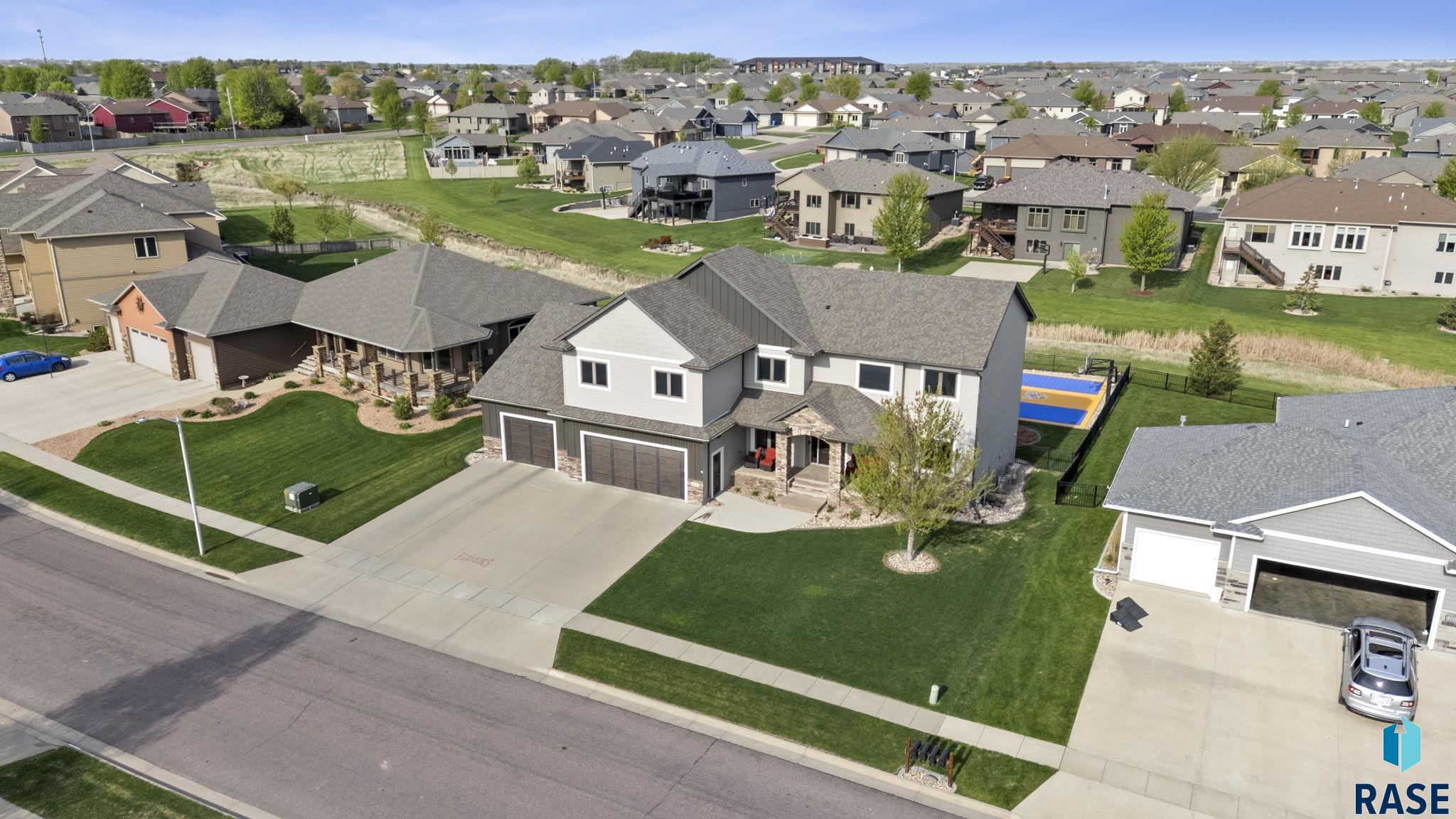 Sioux Falls, South Dakota 57106, United States, 7 Bedrooms Bedrooms, ,4 BathroomsBathrooms,Residential,Active,135698