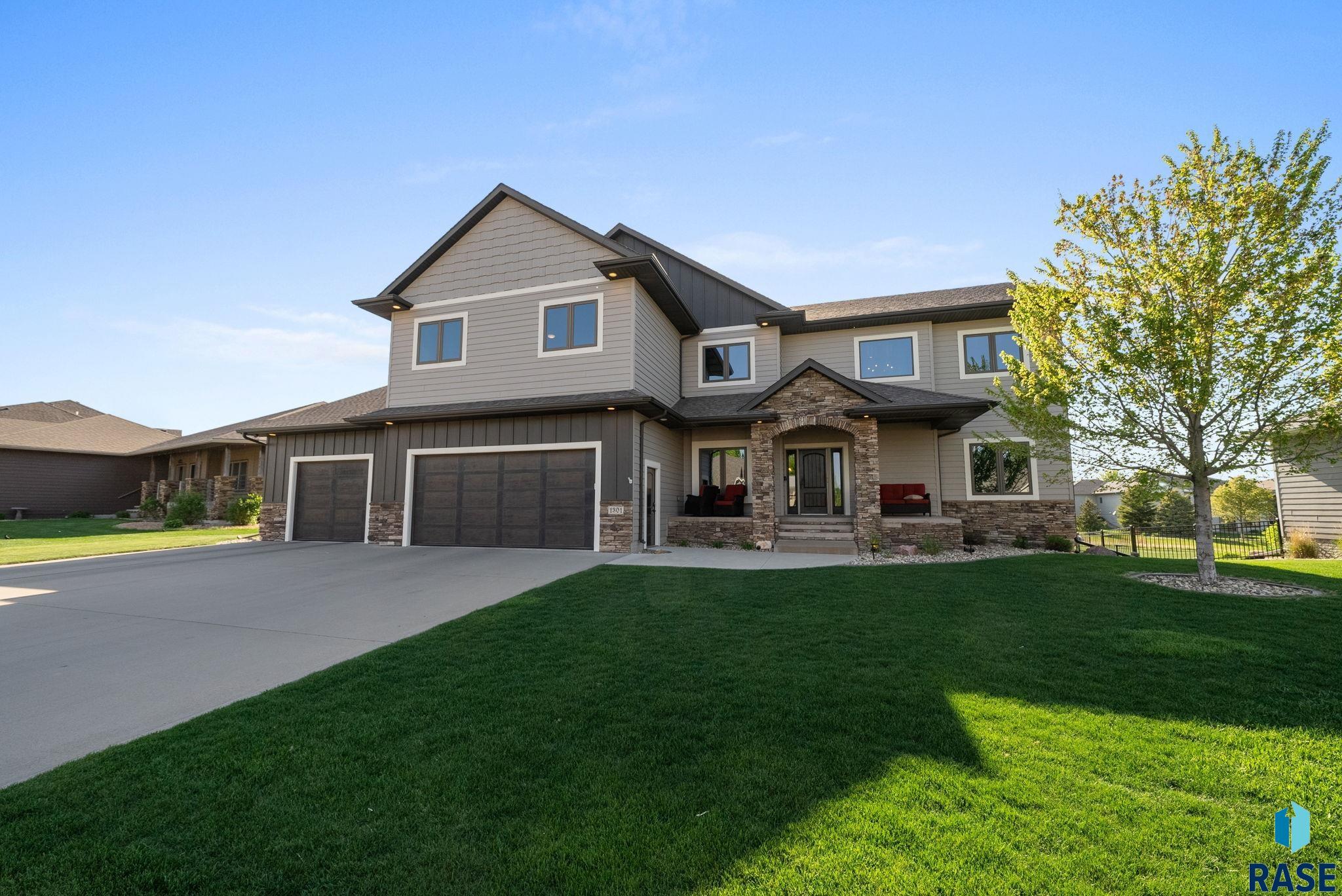 Sioux Falls, South Dakota 57106, United States, 7 Bedrooms Bedrooms, ,4 BathroomsBathrooms,Residential,Active,135698