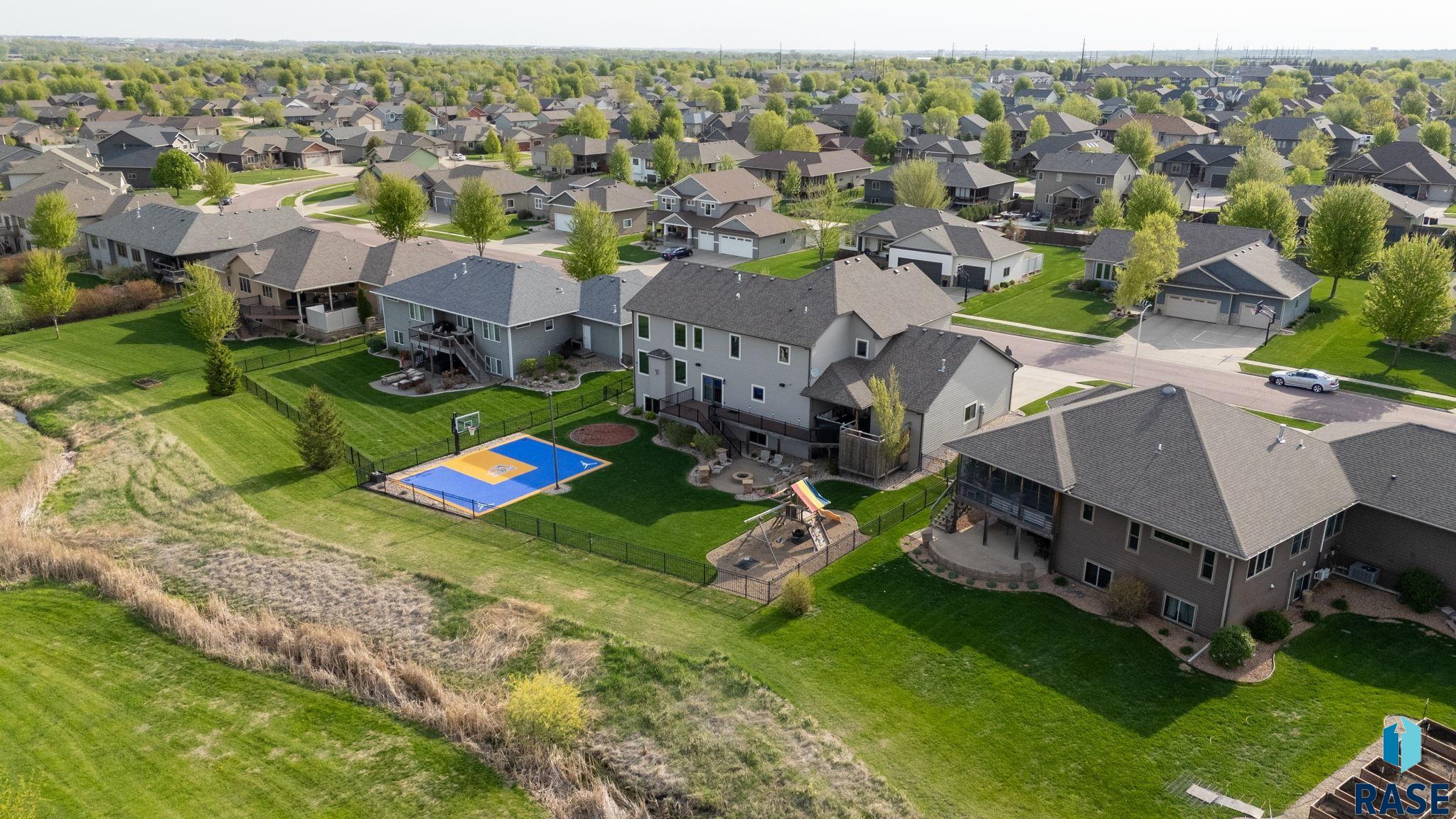 Sioux Falls, South Dakota 57106, United States, 7 Bedrooms Bedrooms, ,4 BathroomsBathrooms,Residential,Active,135698