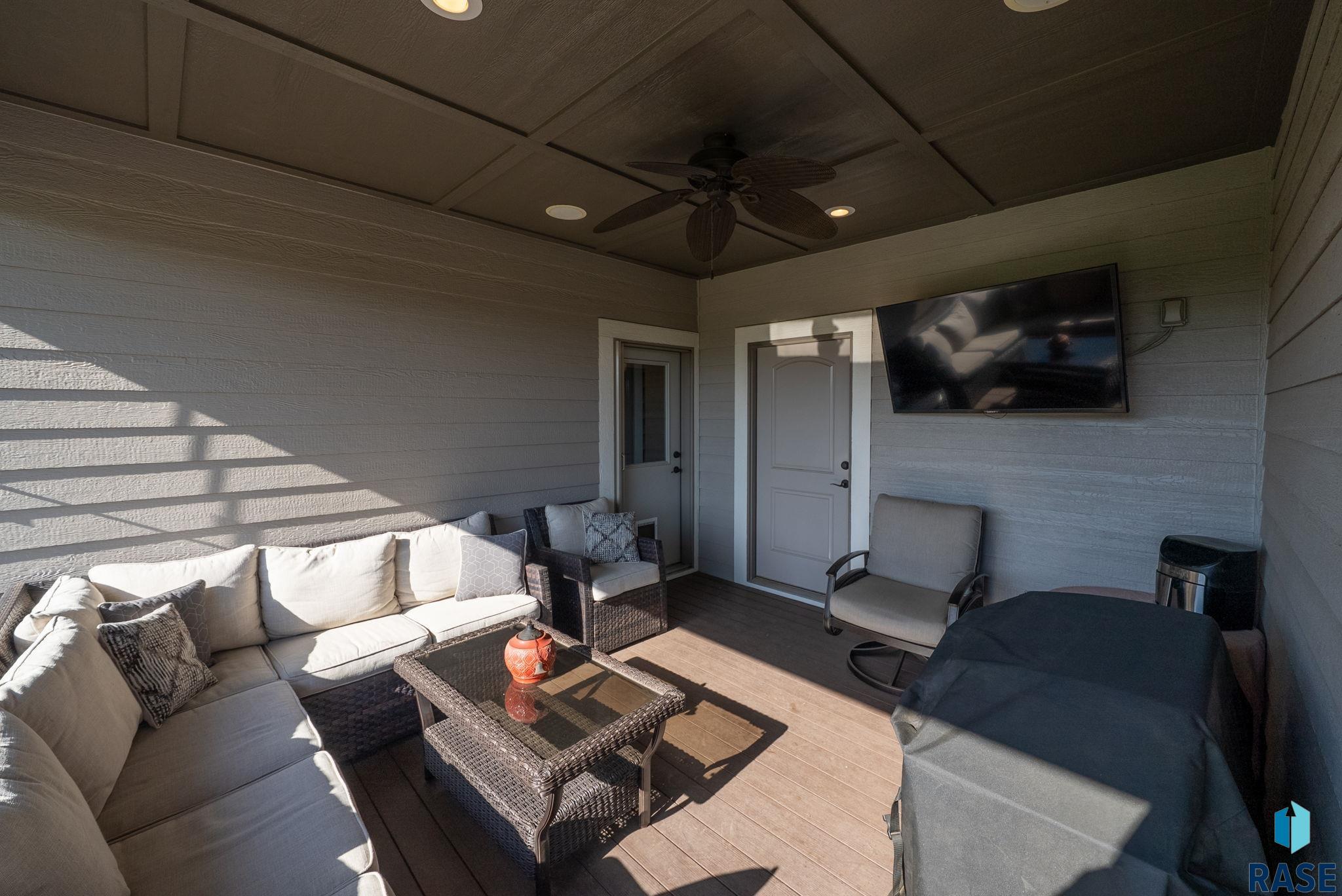 Sioux Falls, South Dakota 57106, United States, 7 Bedrooms Bedrooms, ,4 BathroomsBathrooms,Residential,Active,135698