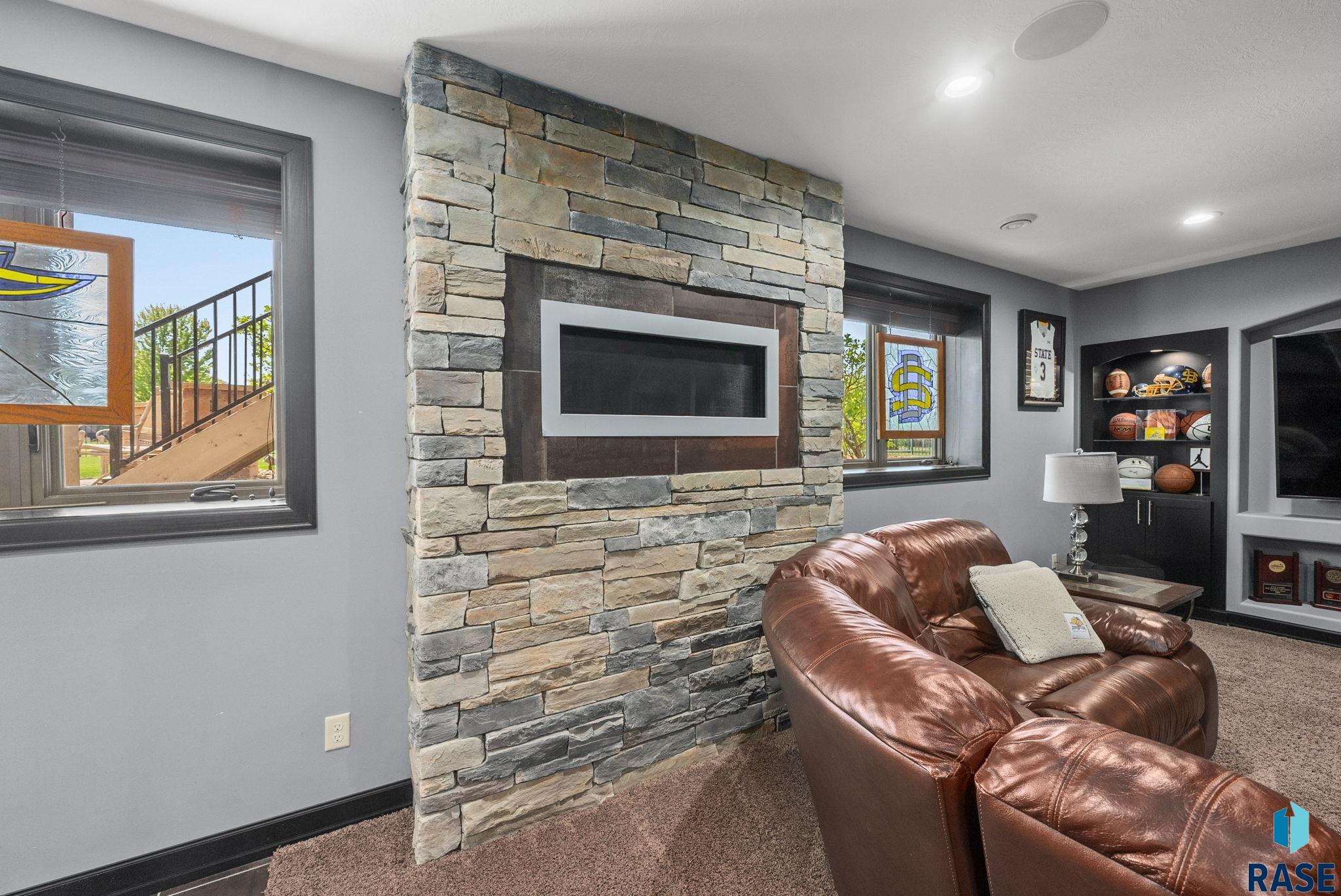 Sioux Falls, South Dakota 57106, United States, 7 Bedrooms Bedrooms, ,4 BathroomsBathrooms,Residential,Active,135698