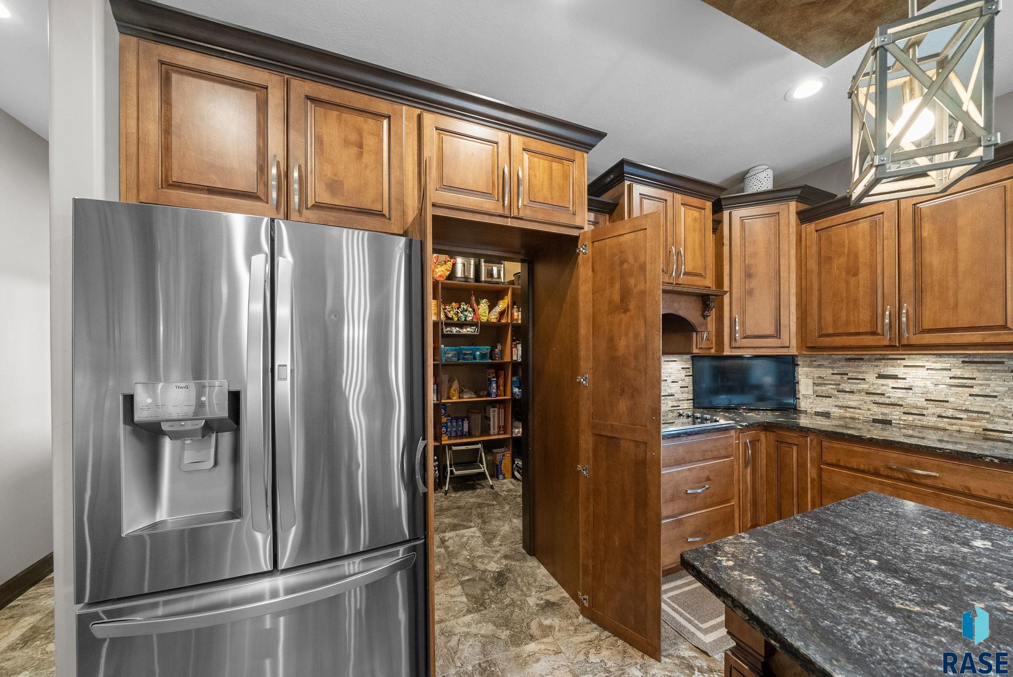 Sioux Falls, South Dakota 57106, United States, 7 Bedrooms Bedrooms, ,4 BathroomsBathrooms,Residential,Active,135698