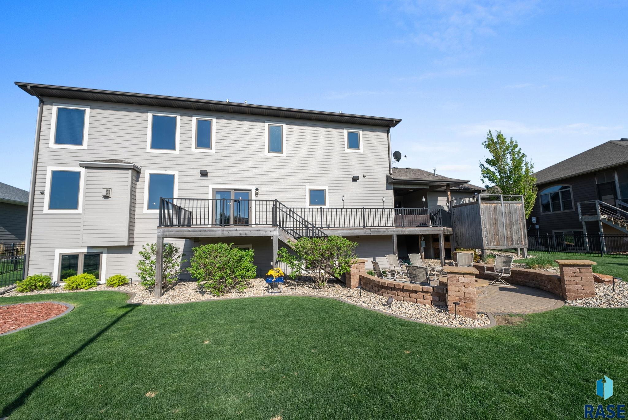 Sioux Falls, South Dakota 57106, United States, 7 Bedrooms Bedrooms, ,4 BathroomsBathrooms,Residential,Active,135698