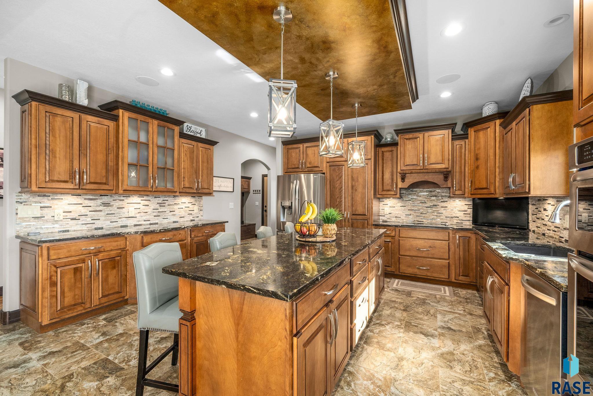 Sioux Falls, South Dakota 57106, United States, 7 Bedrooms Bedrooms, ,4 BathroomsBathrooms,Residential,Active,135698