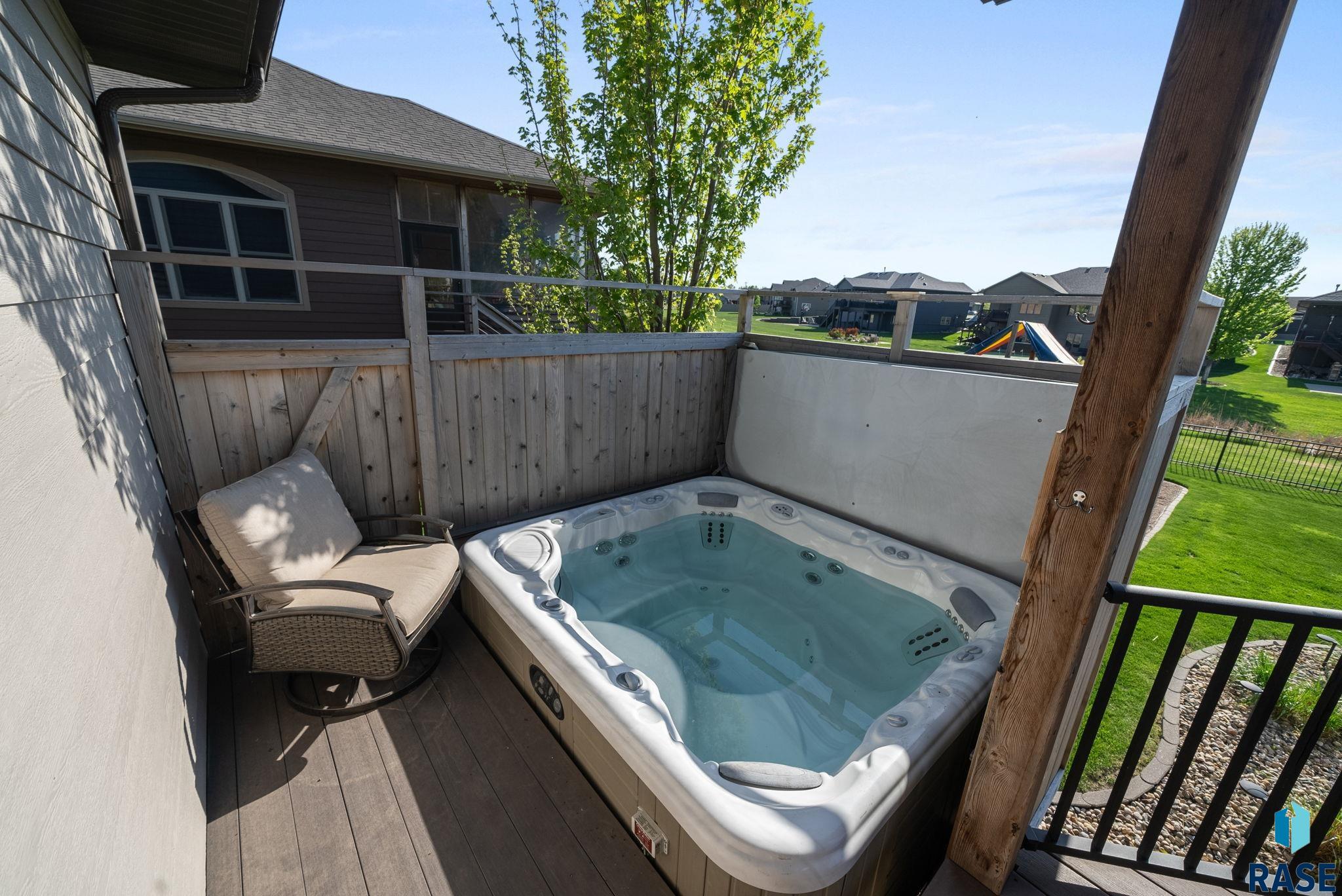 Sioux Falls, South Dakota 57106, United States, 7 Bedrooms Bedrooms, ,4 BathroomsBathrooms,Residential,Active,135698