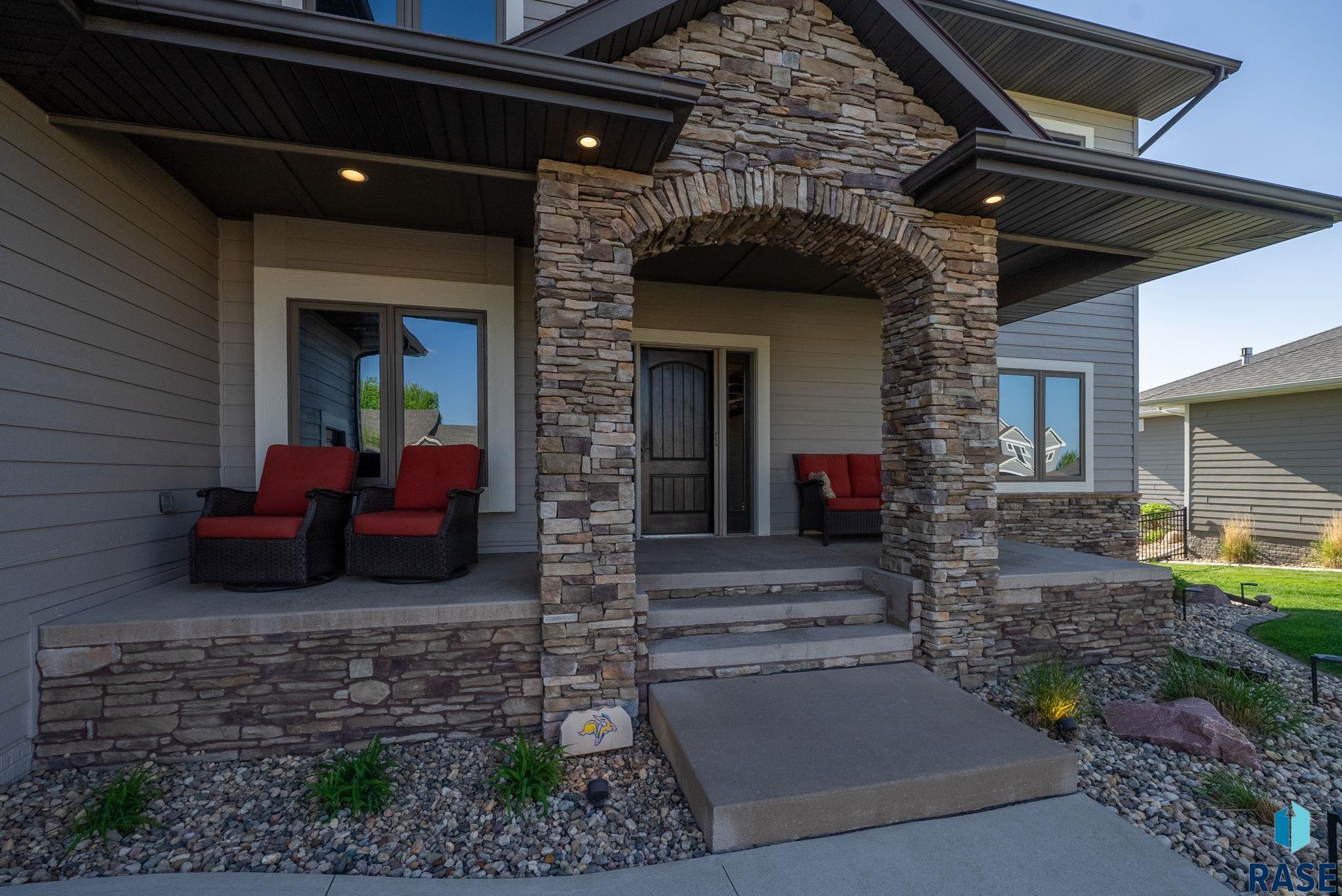 Sioux Falls, South Dakota 57106, United States, 7 Bedrooms Bedrooms, ,4 BathroomsBathrooms,Residential,Active,135698