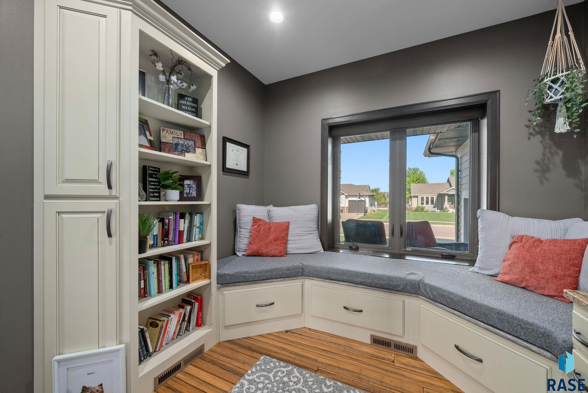 Sioux Falls, South Dakota 57106, United States, 7 Bedrooms Bedrooms, ,4 BathroomsBathrooms,Residential,Active,135698