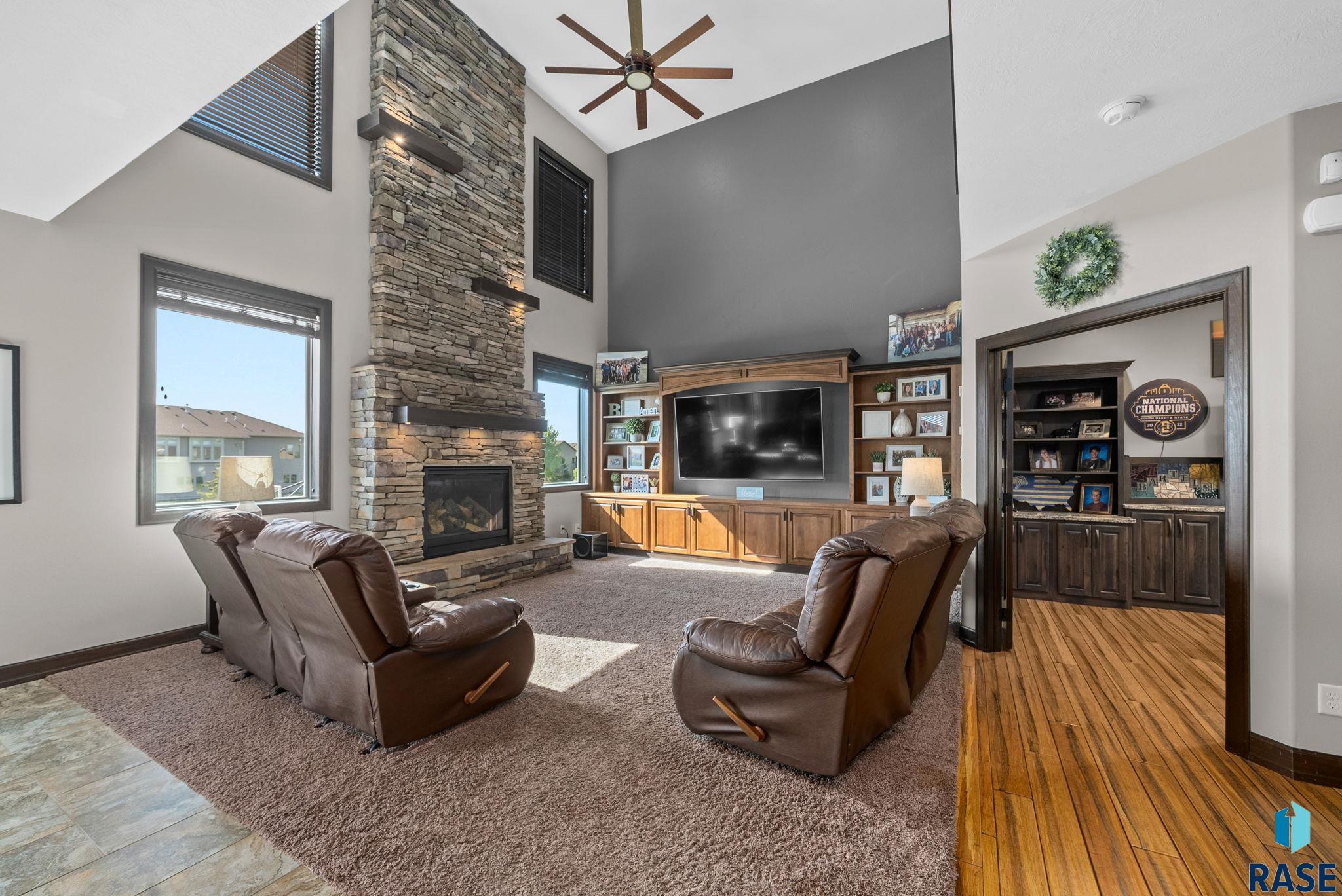 Sioux Falls, South Dakota 57106, United States, 7 Bedrooms Bedrooms, ,4 BathroomsBathrooms,Residential,Active,135698