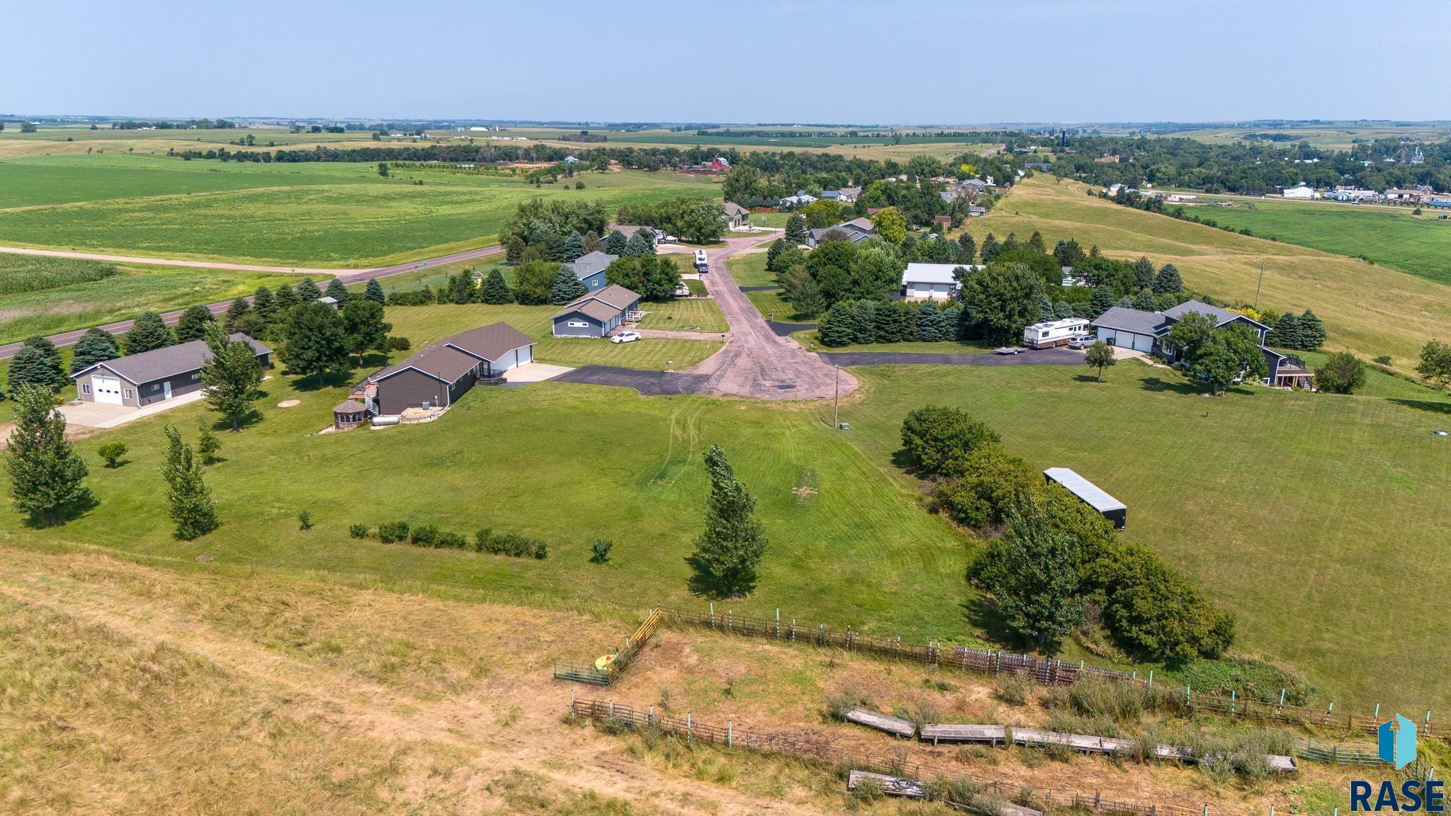 1413 Michael Cir Circle, Montrose, South Dakota image 1