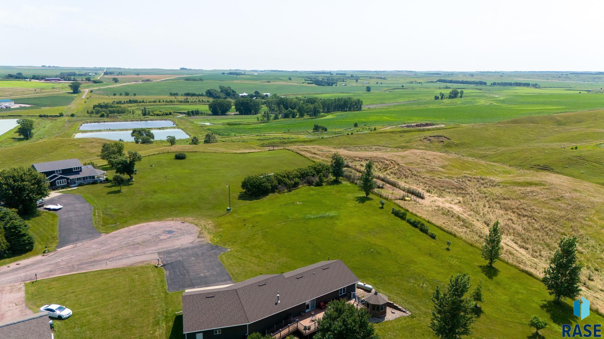 1413 Michael Cir Circle, Montrose, South Dakota image 7