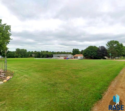 Photo of 4800 E Grant St, Sioux Falls, SD 57110 (MLS # 22504406)