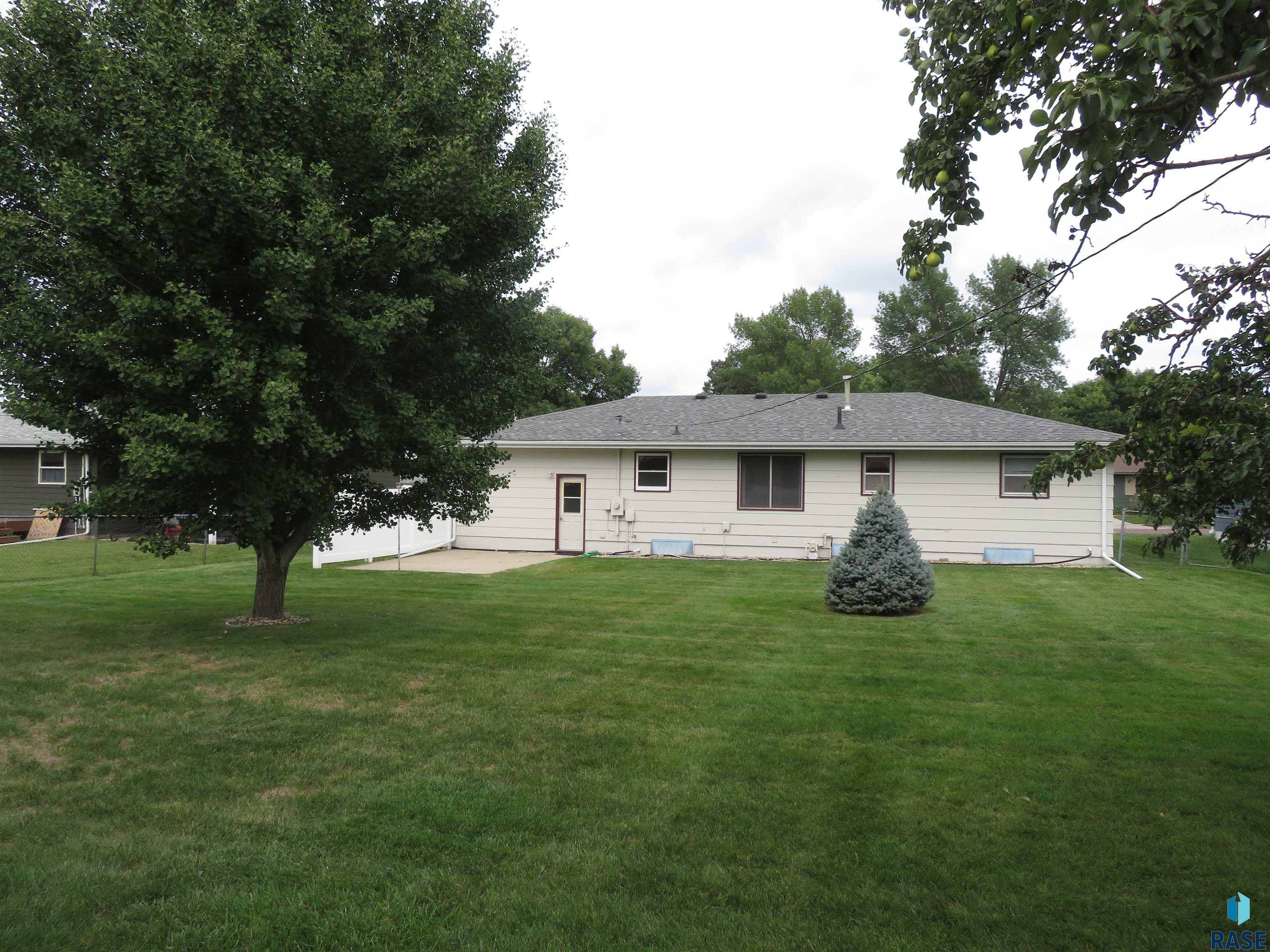 Mitchell, South Dakota 57301, United States, 3 Bedrooms Bedrooms, ,2 BathroomsBathrooms,Residential,Active,201082