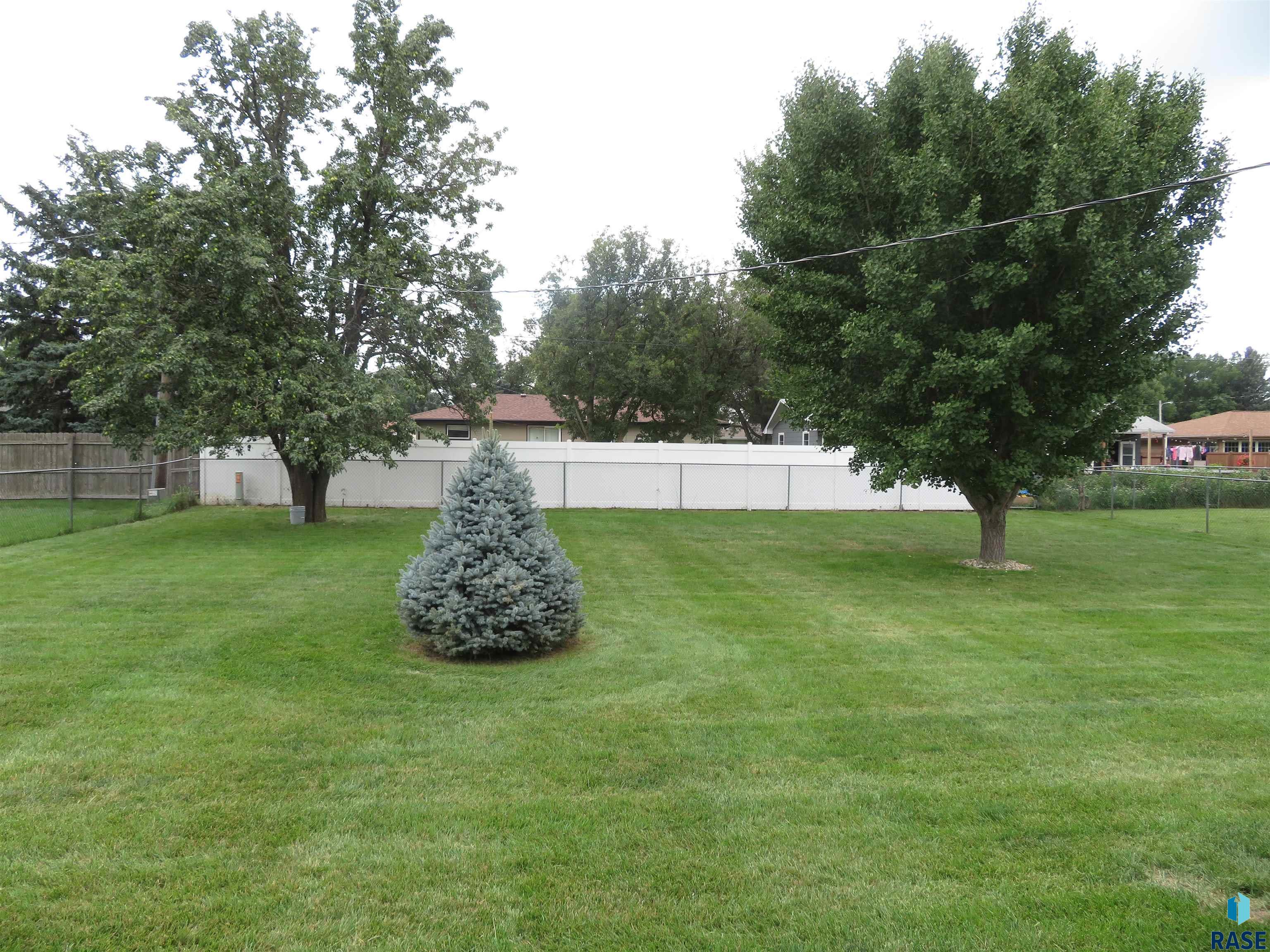 Mitchell, South Dakota 57301, United States, 3 Bedrooms Bedrooms, ,2 BathroomsBathrooms,Residential,Active,201082