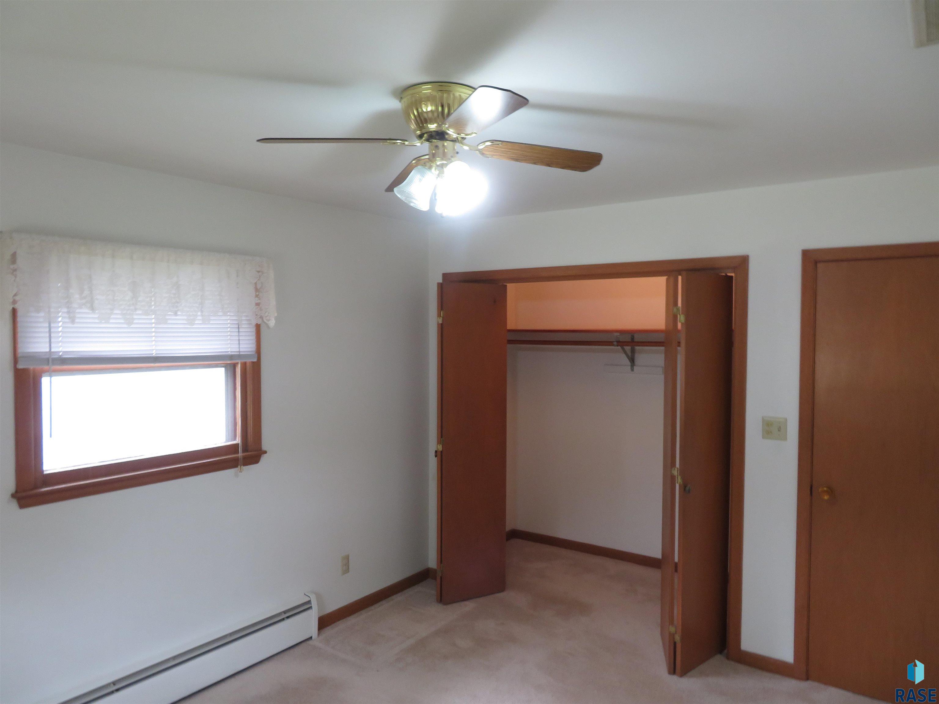 Mitchell, South Dakota 57301, United States, 3 Bedrooms Bedrooms, ,2 BathroomsBathrooms,Residential,Active,201082