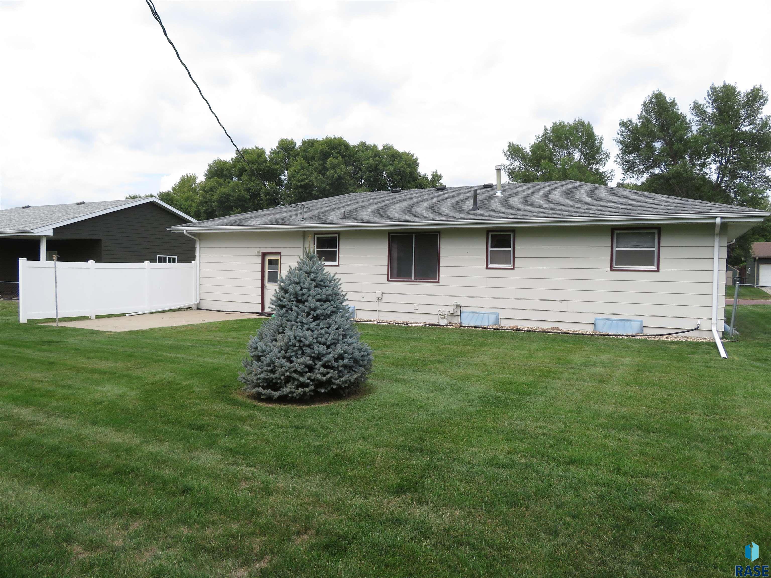 Mitchell, South Dakota 57301, United States, 3 Bedrooms Bedrooms, ,2 BathroomsBathrooms,Residential,Active,201082