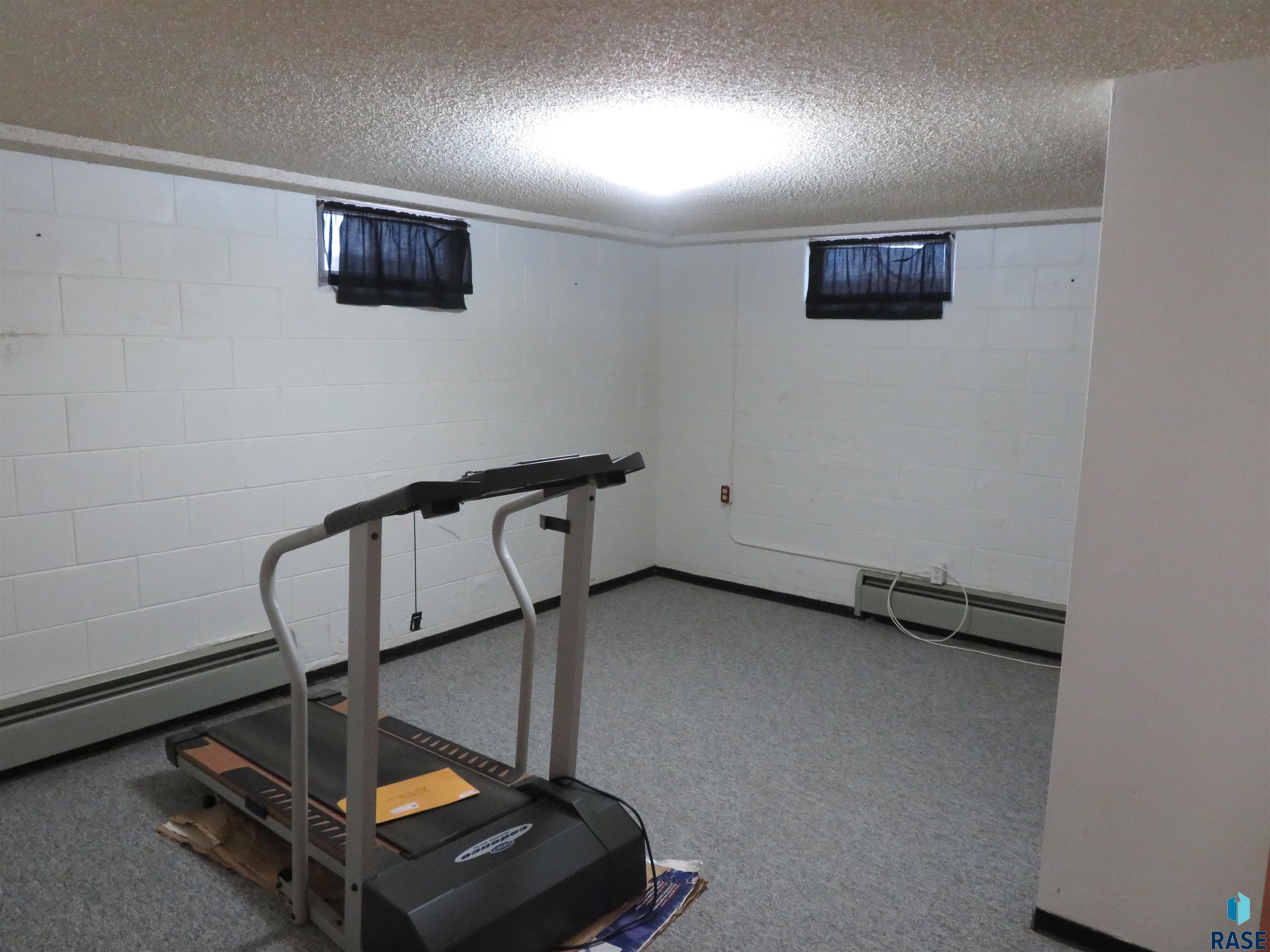 Mitchell, South Dakota 57301, United States, 3 Bedrooms Bedrooms, ,2 BathroomsBathrooms,Residential,Active,201082