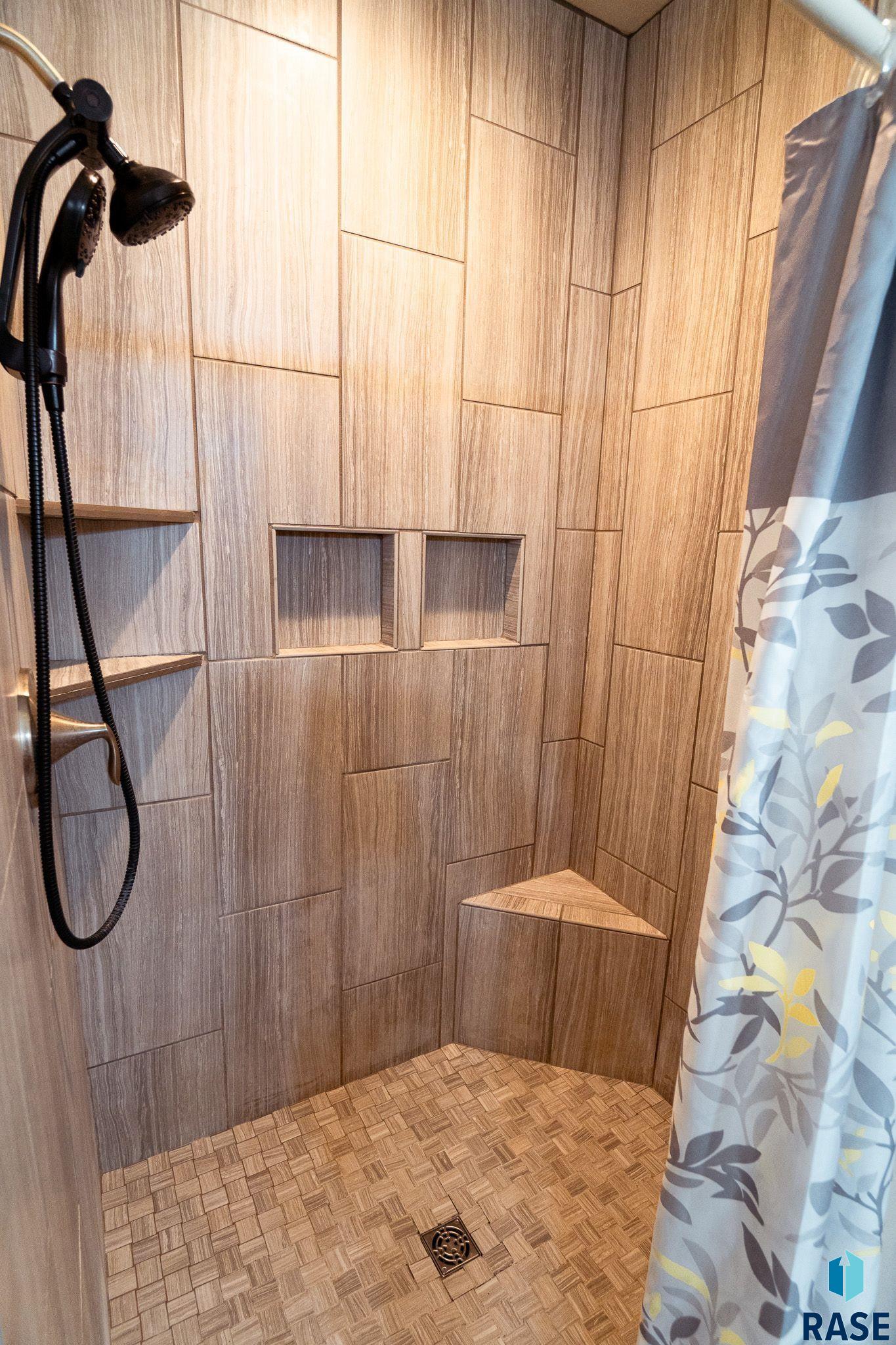 Geddes, South Dakota 57342, United States, 4 Bedrooms Bedrooms, ,3 BathroomsBathrooms,Residential,Pending,55175