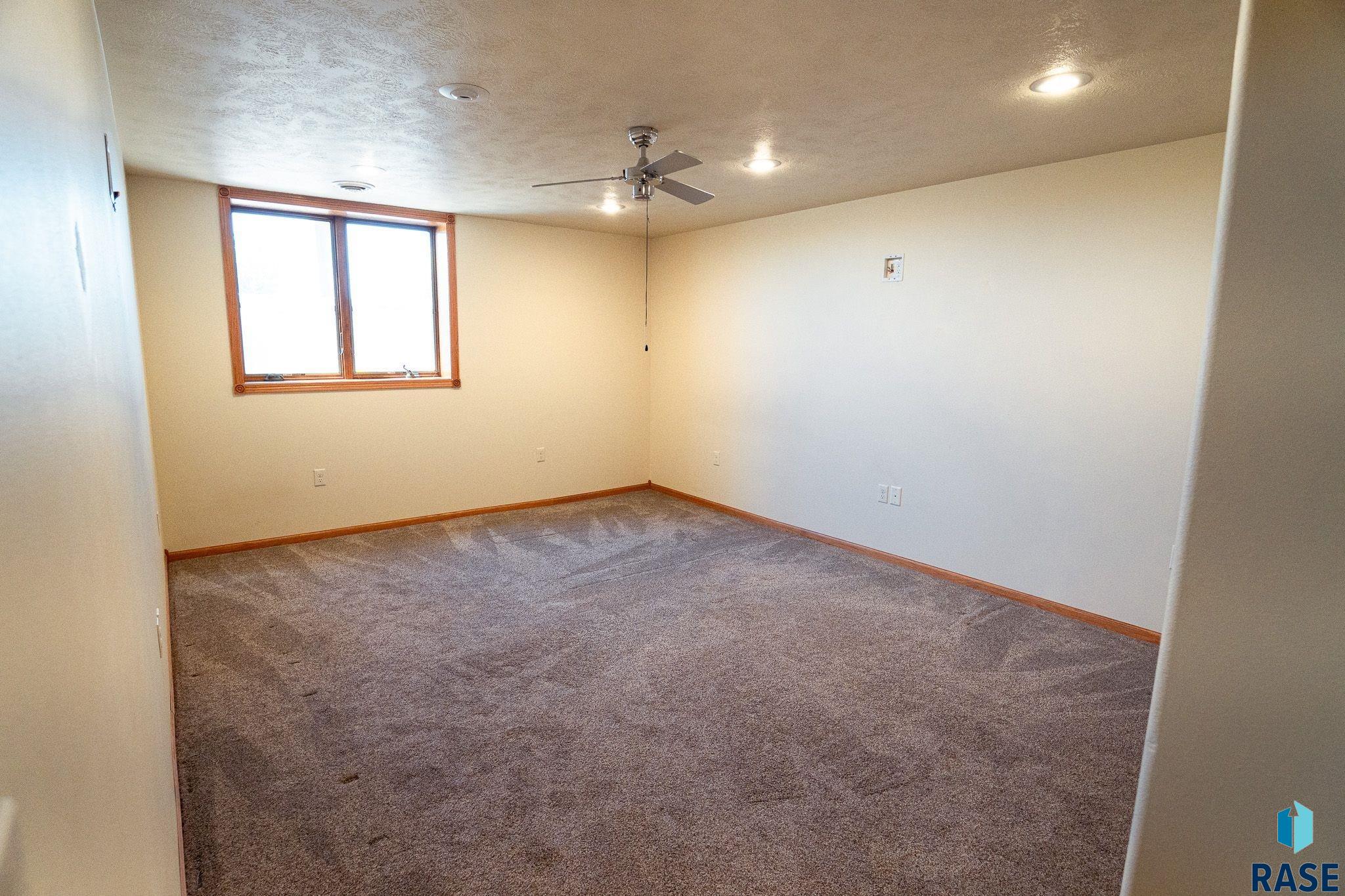 Geddes, South Dakota 57342, United States, 4 Bedrooms Bedrooms, ,3 BathroomsBathrooms,Residential,Pending,55175