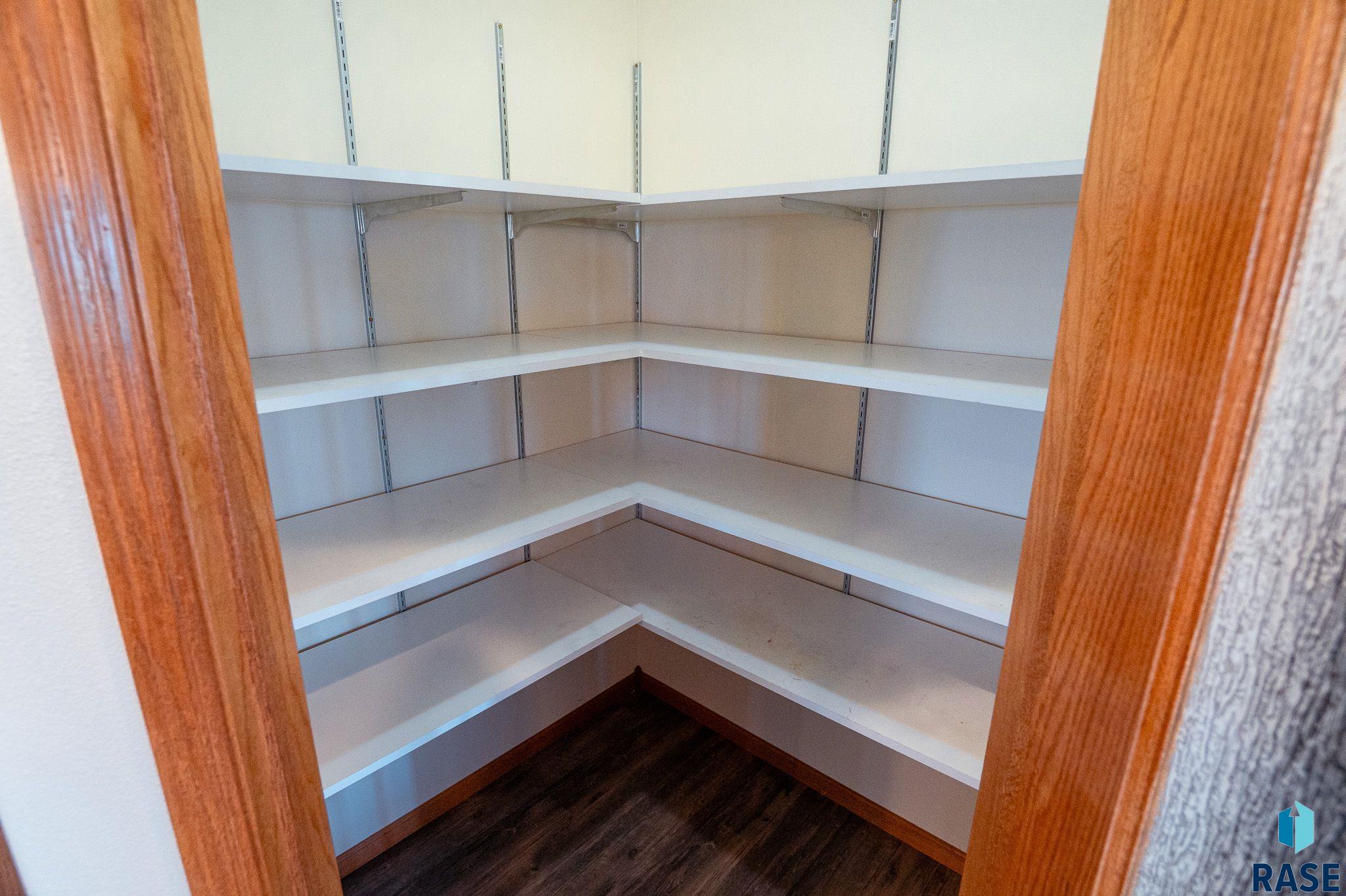 Geddes, South Dakota 57342, United States, 4 Bedrooms Bedrooms, ,3 BathroomsBathrooms,Residential,Pending,55175