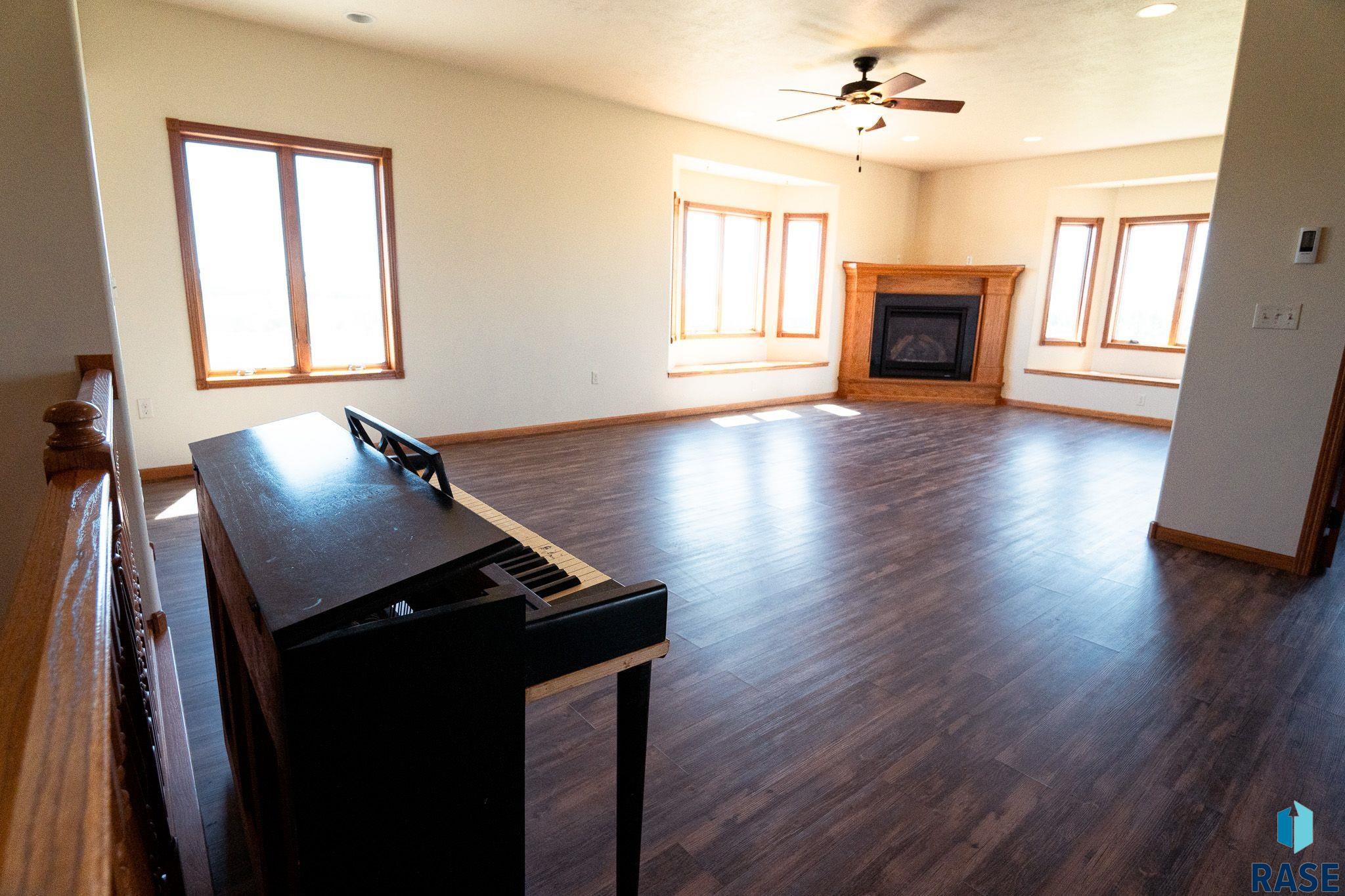 Geddes, South Dakota 57342, United States, 4 Bedrooms Bedrooms, ,3 BathroomsBathrooms,Residential,Pending,55175