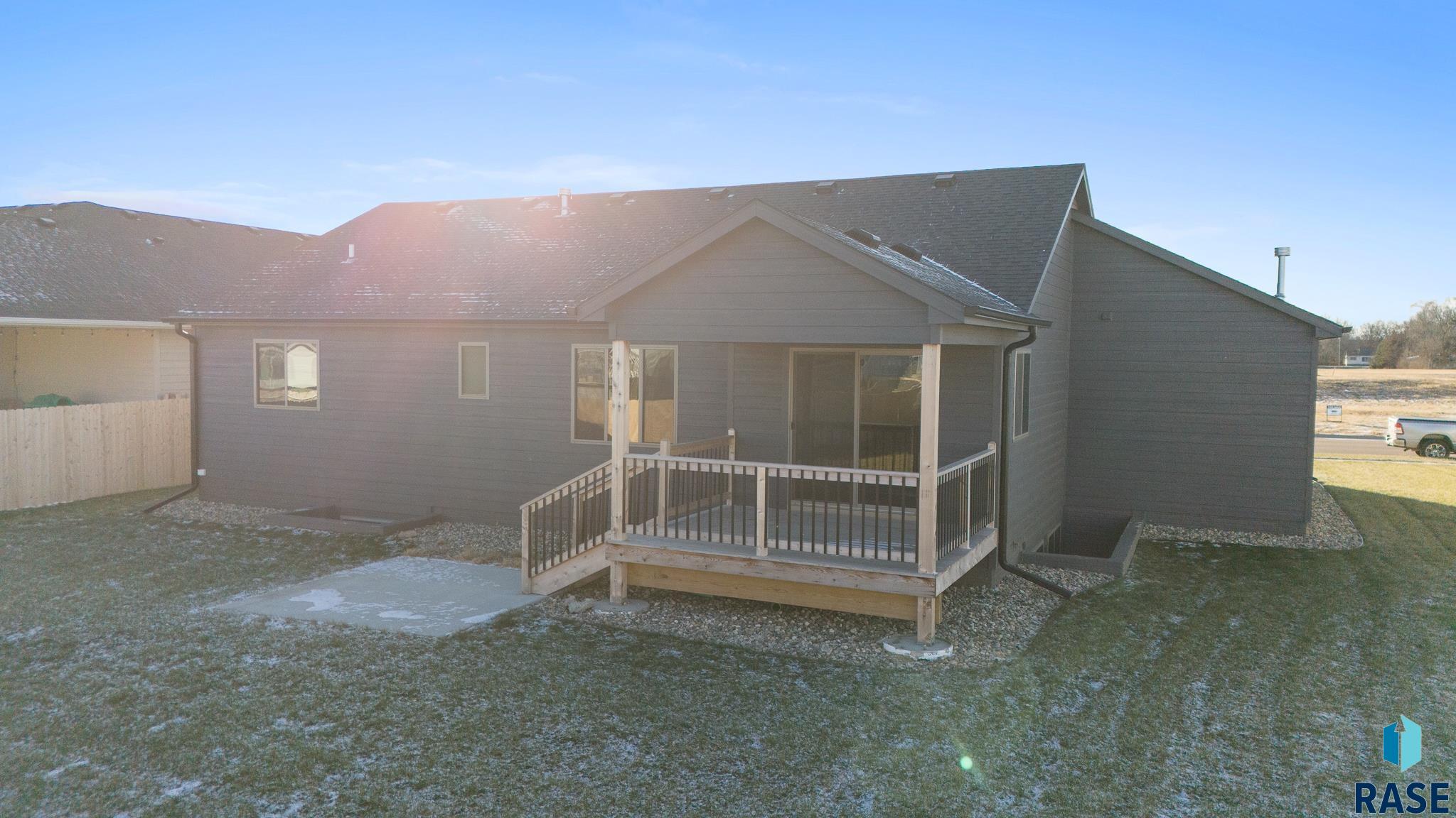 Harrisburg, South Dakota 57032, United States, 3 Bedrooms Bedrooms, ,2 BathroomsBathrooms,Residential,Contingent,26169