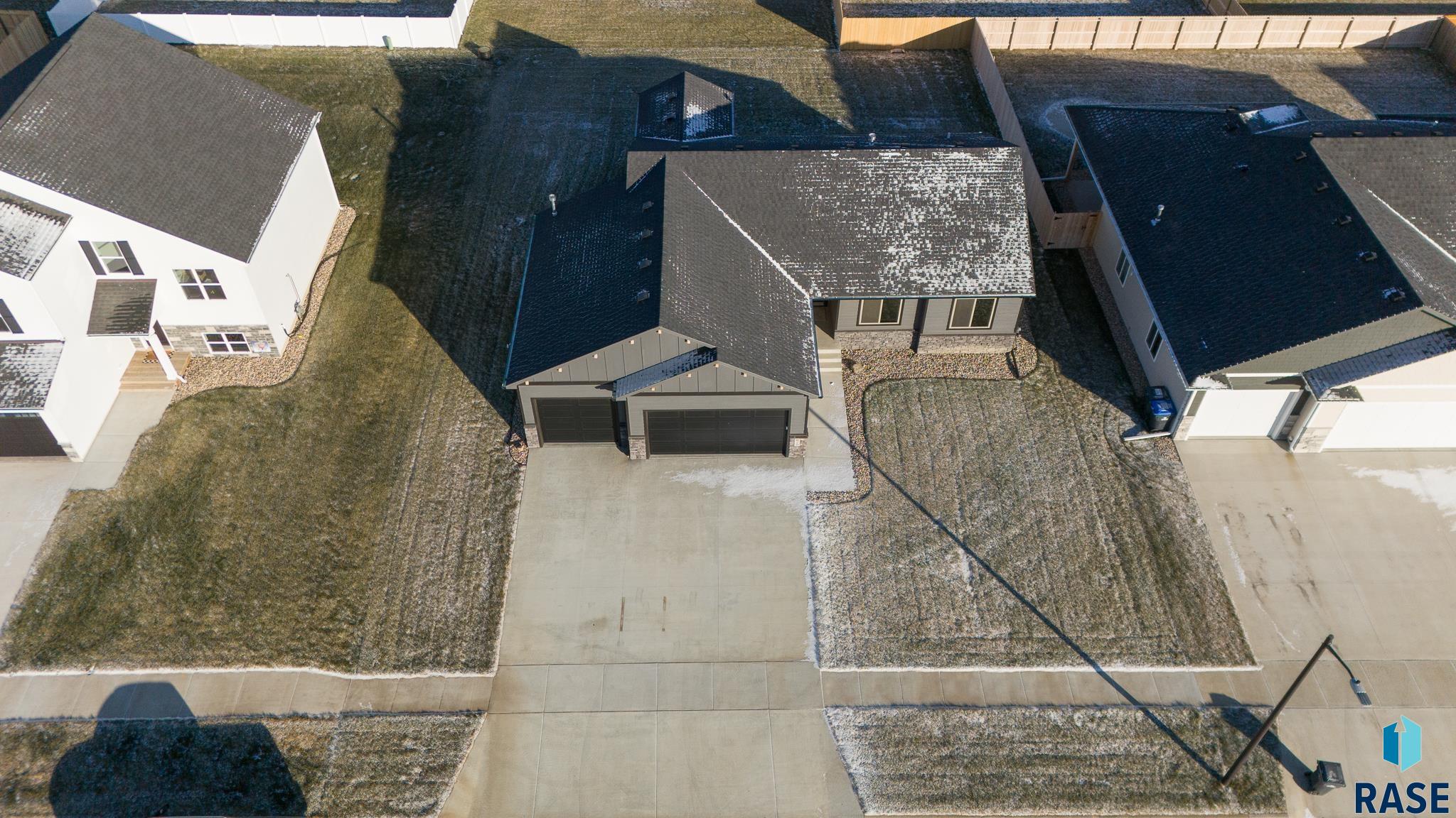 Harrisburg, South Dakota 57032, United States, 3 Bedrooms Bedrooms, ,2 BathroomsBathrooms,Residential,Contingent,26169