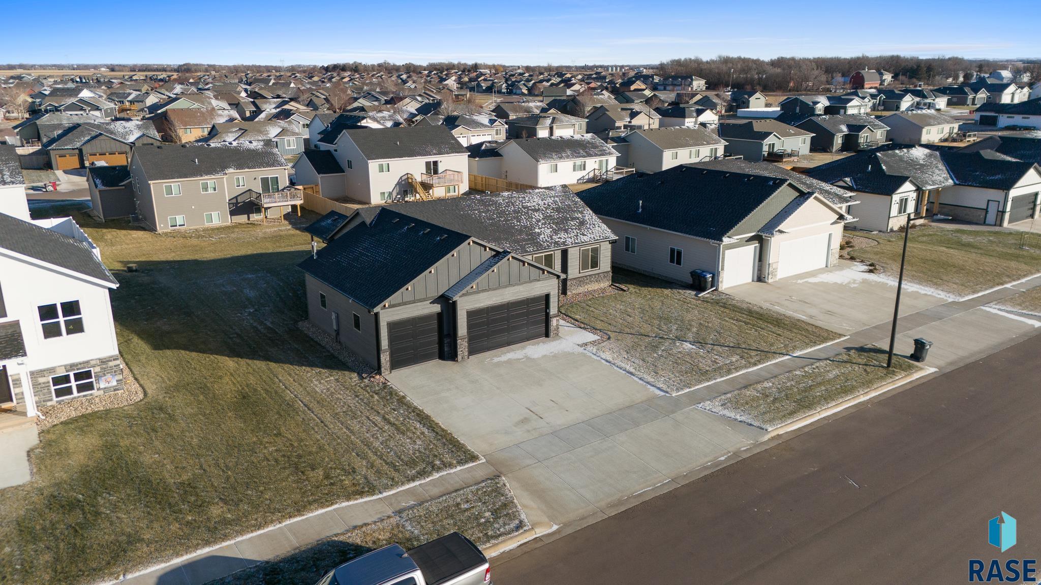 Harrisburg, South Dakota 57032, United States, 3 Bedrooms Bedrooms, ,2 BathroomsBathrooms,Residential,Contingent,26169