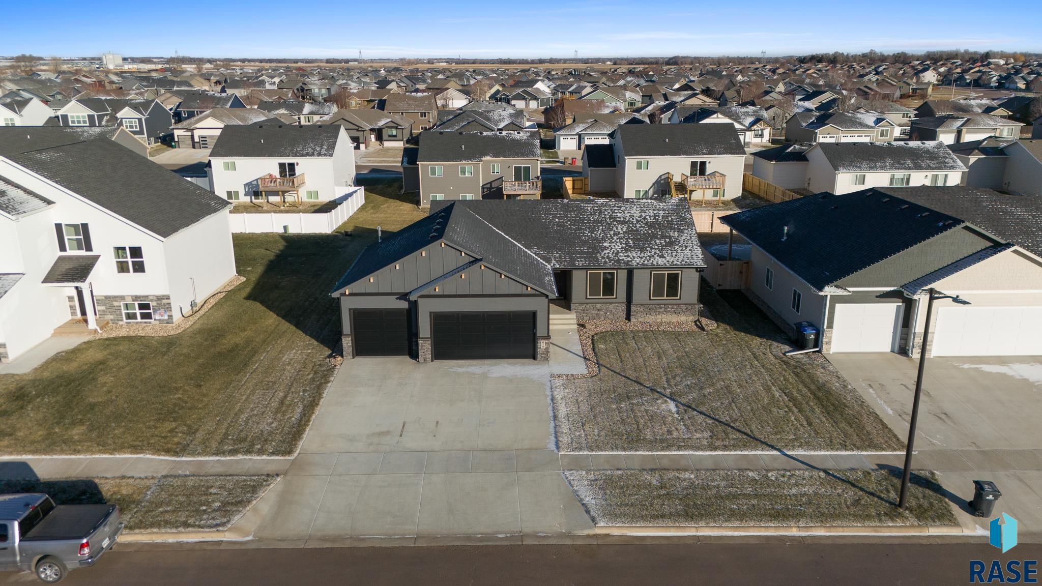 Harrisburg, South Dakota 57032, United States, 3 Bedrooms Bedrooms, ,2 BathroomsBathrooms,Residential,Contingent,26169