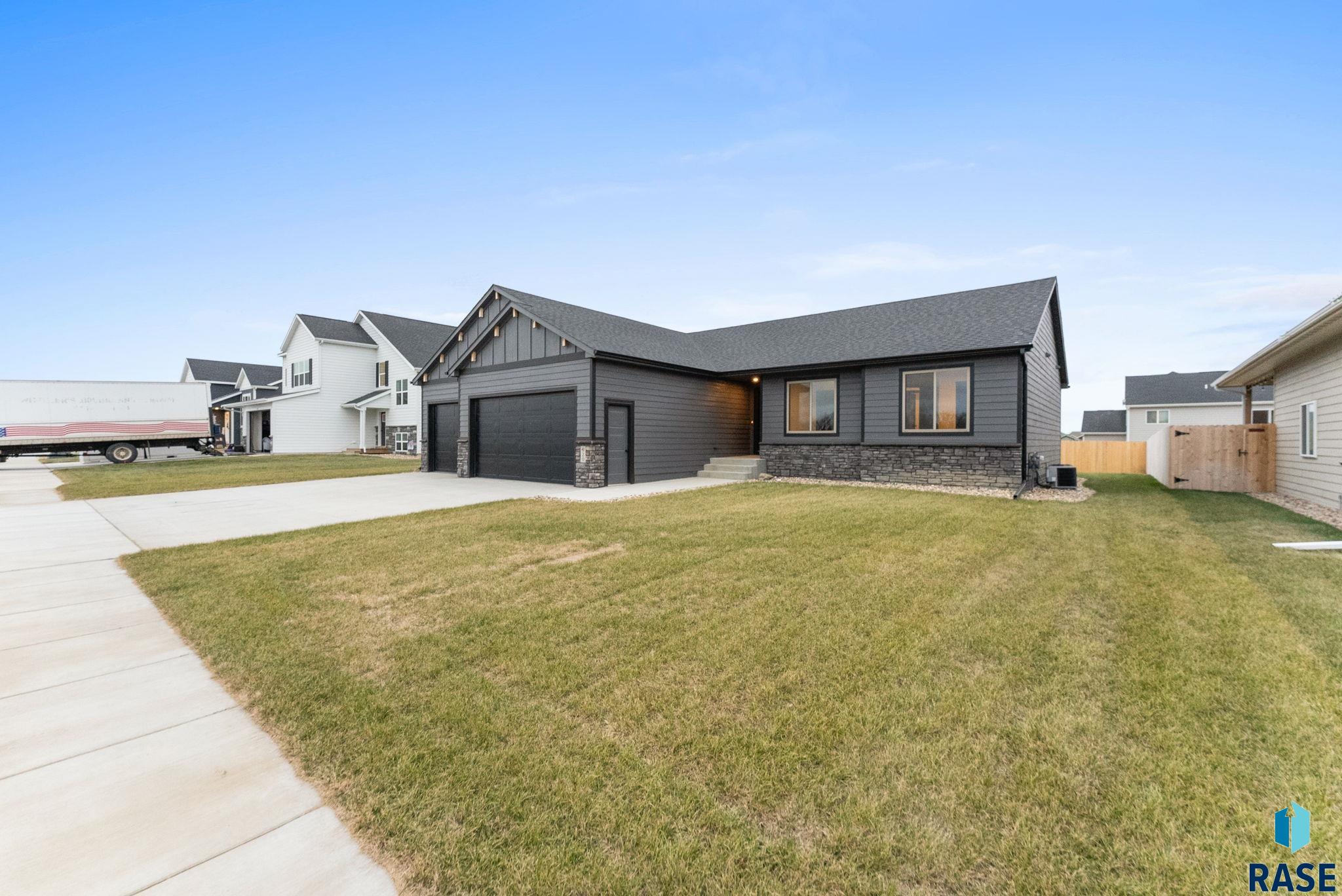 Harrisburg, South Dakota 57032, United States, 3 Bedrooms Bedrooms, ,2 BathroomsBathrooms,Residential,Contingent,26169