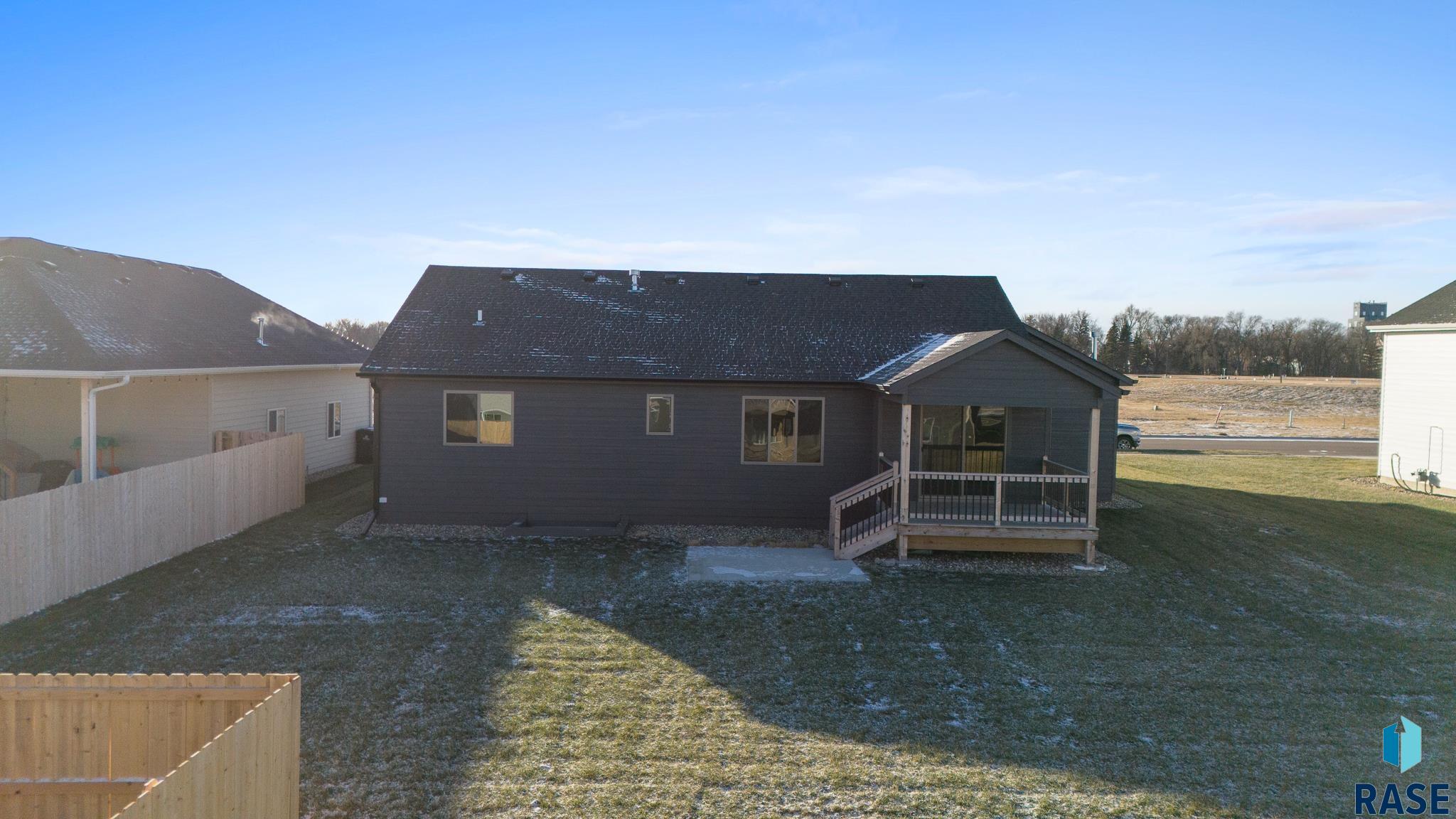 Harrisburg, South Dakota 57032, United States, 3 Bedrooms Bedrooms, ,2 BathroomsBathrooms,Residential,Contingent,26169